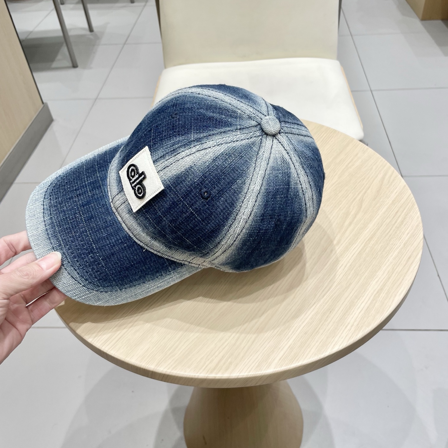  爆款🔥Alo新款棒球帽
定制超薄纯棉面料，简约时尚更透气，超火爆
现货秒发