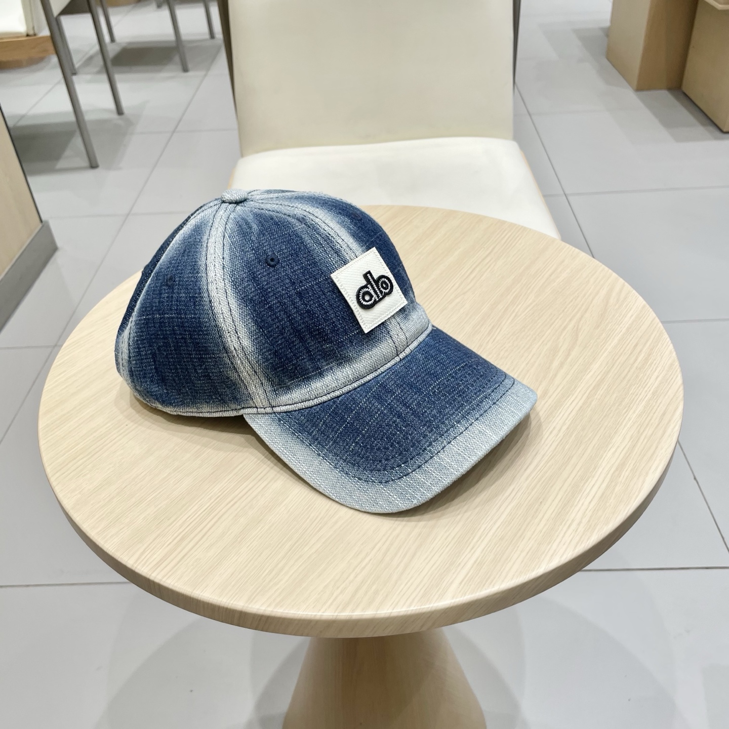  爆款🔥Alo新款棒球帽
定制超薄纯棉面料，简约时尚更透气，超火爆
现货秒发