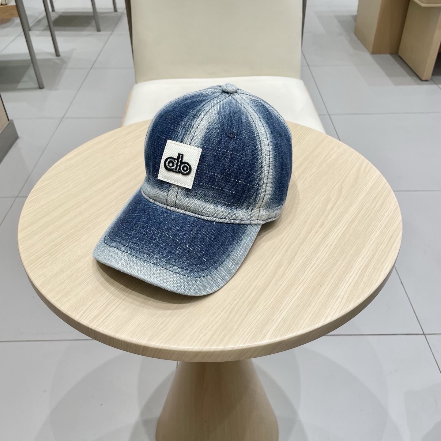  爆款🔥Alo新款棒球帽
定制超薄纯棉面料，简约时尚更透气，超火爆
现货秒发