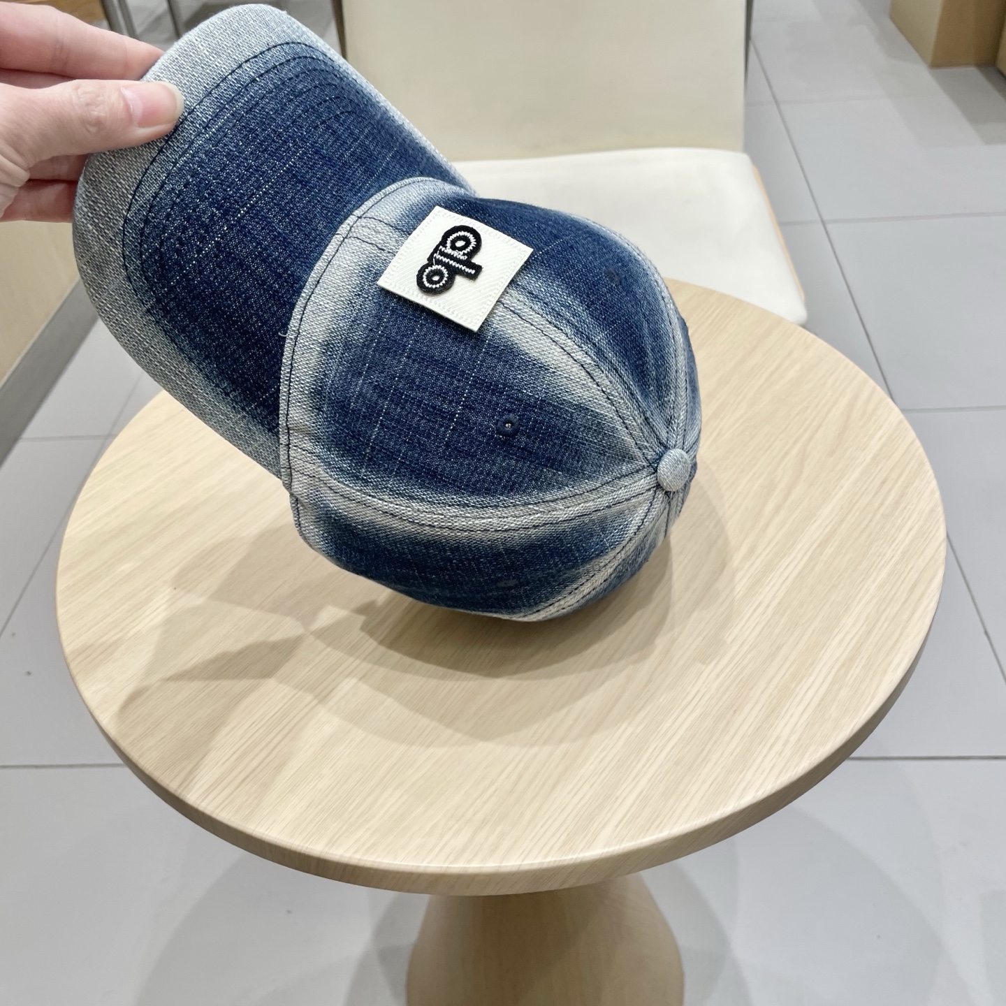  爆款🔥Alo新款棒球帽
定制超薄纯棉面料，简约时尚更透气，超火爆
现货秒发