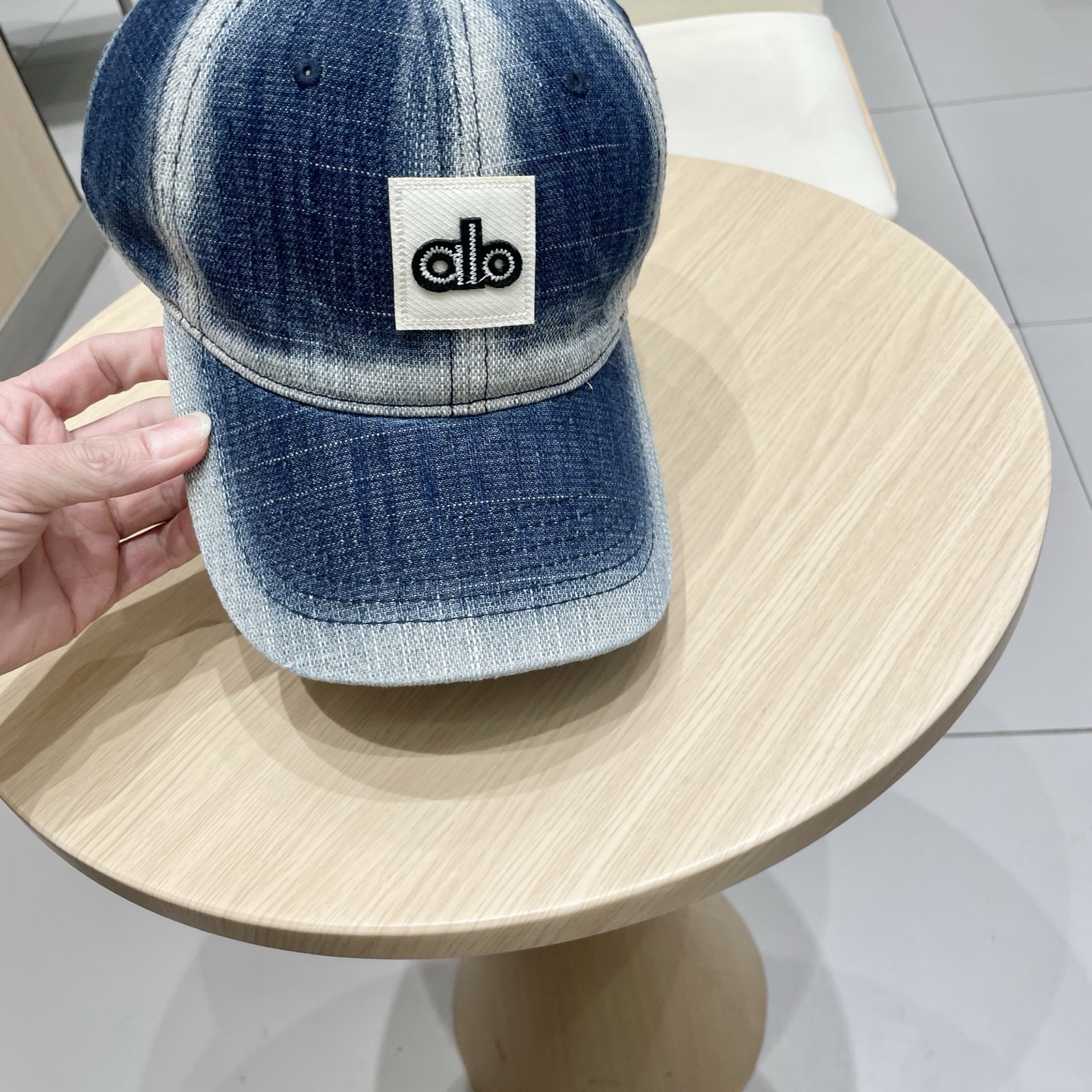  爆款🔥Alo新款棒球帽
定制超薄纯棉面料，简约时尚更透气，超火爆
现货秒发