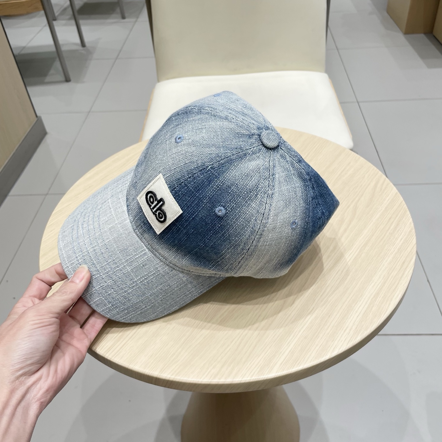  爆款🔥Alo新款棒球帽
定制超薄纯棉面料，简约时尚更透气，超火爆
现货秒发