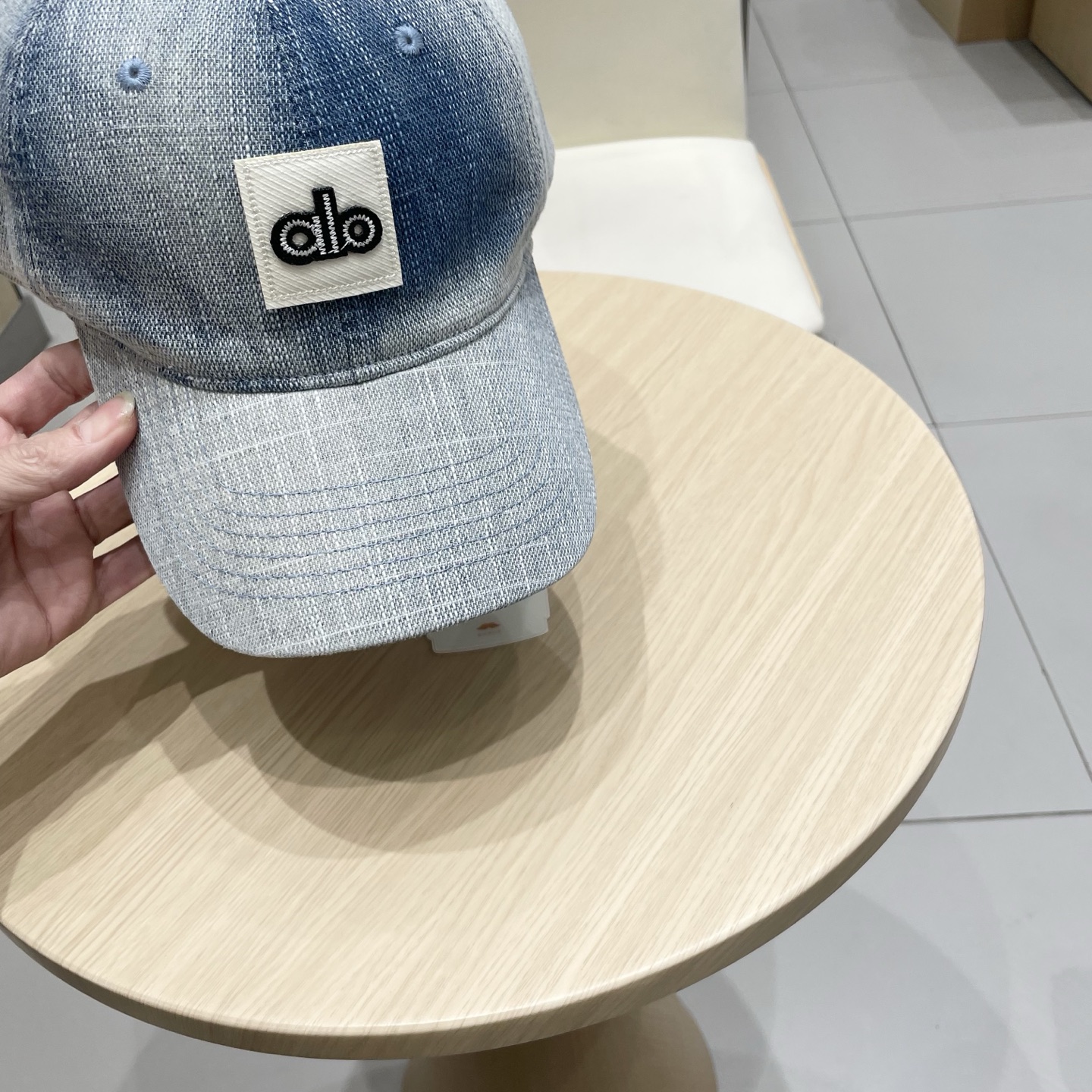  爆款🔥Alo新款棒球帽
定制超薄纯棉面料，简约时尚更透气，超火爆
现货秒发