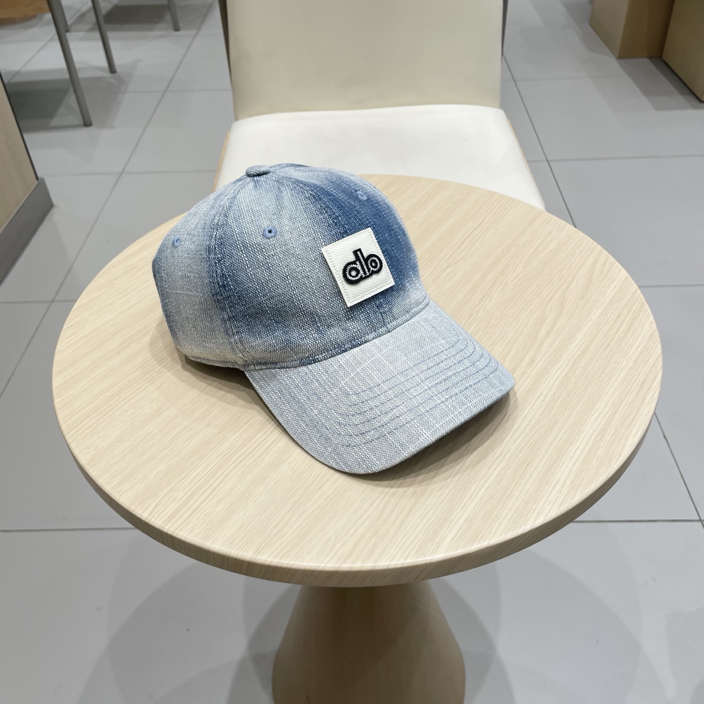  爆款🔥Alo新款棒球帽
定制超薄纯棉面料，简约时尚更透气，超火爆
现货秒发