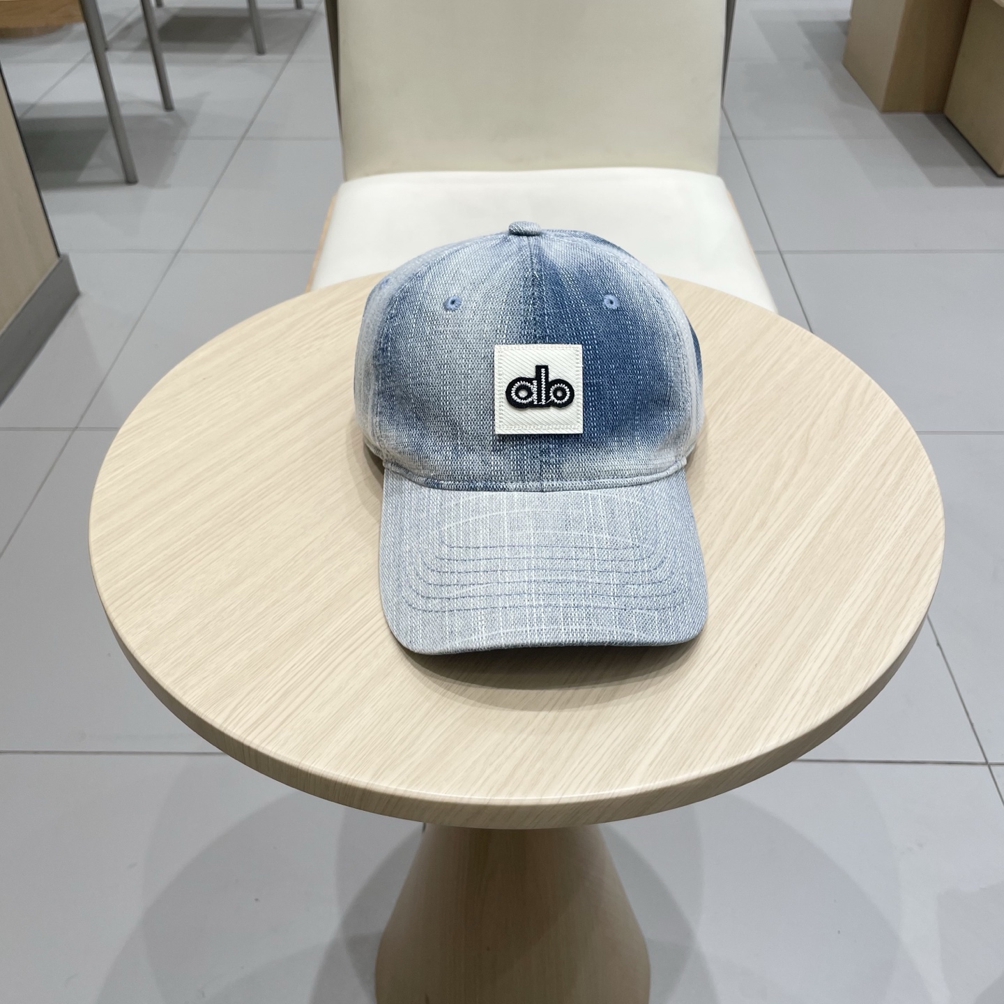  爆款🔥Alo新款棒球帽
定制超薄纯棉面料，简约时尚更透气，超火爆
现货秒发