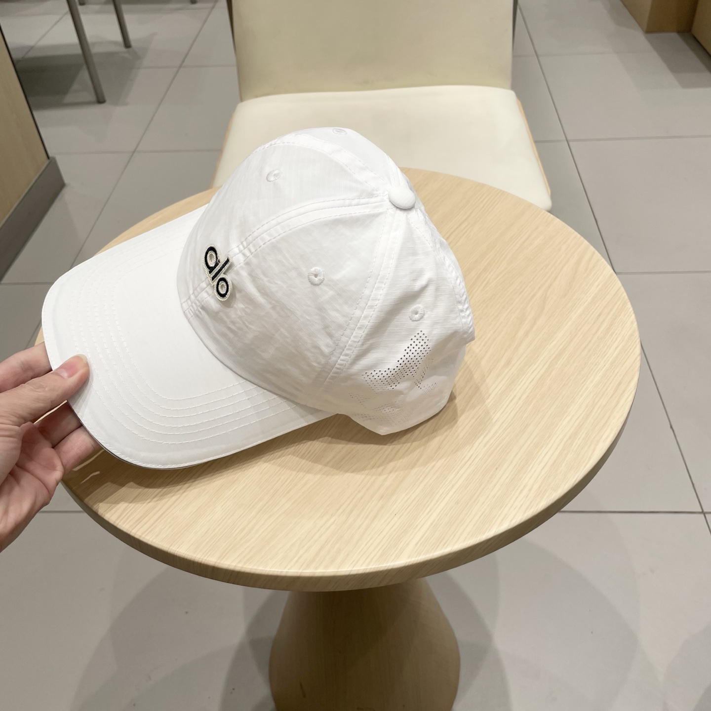  爆款🔥Alo新款棒球帽
定制超薄纯棉面料，简约时尚更透气，超火爆
现货秒发