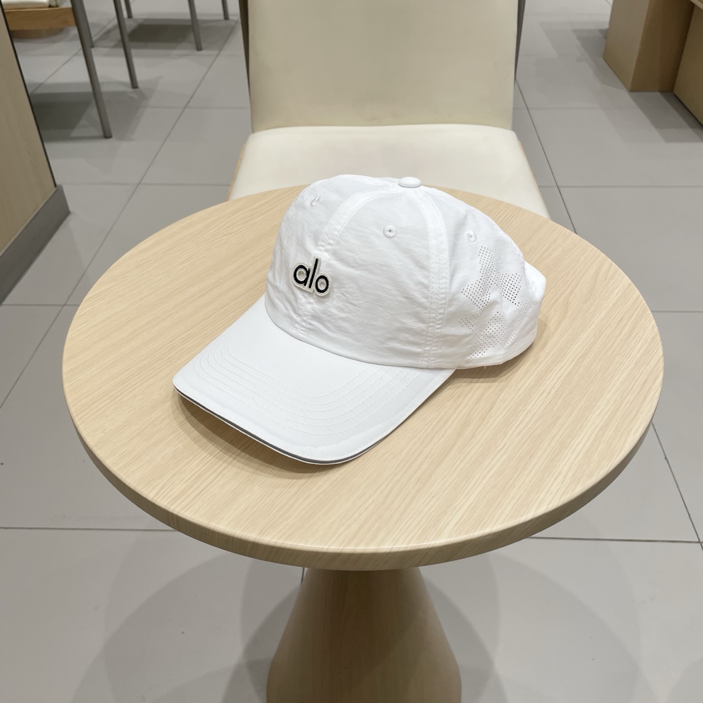  爆款🔥Alo新款棒球帽
定制超薄纯棉面料，简约时尚更透气，超火爆
现货秒发
