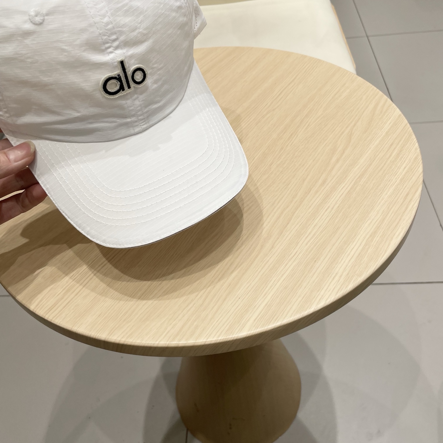  爆款🔥Alo新款棒球帽
定制超薄纯棉面料，简约时尚更透气，超火爆
现货秒发