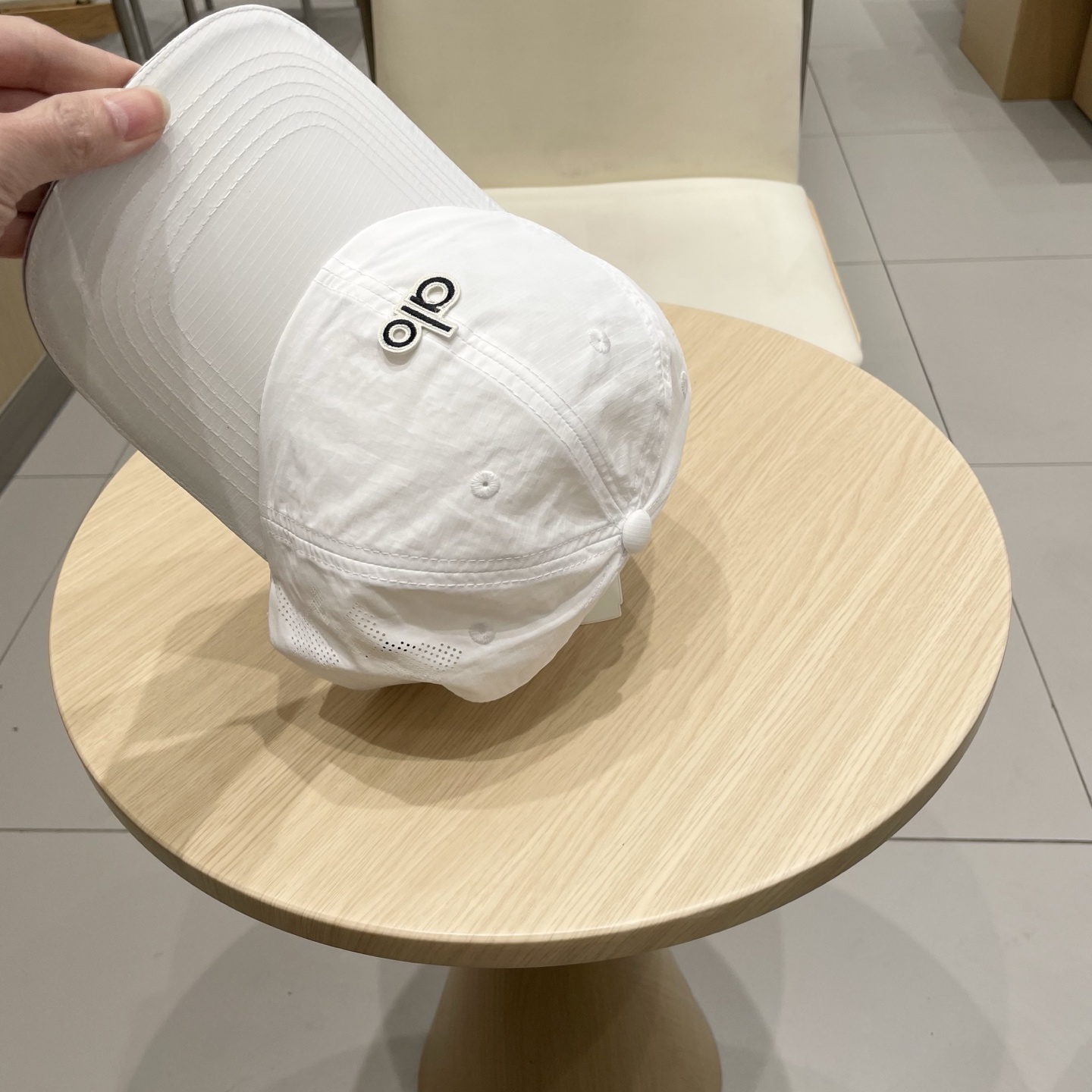  爆款🔥Alo新款棒球帽
定制超薄纯棉面料，简约时尚更透气，超火爆
现货秒发