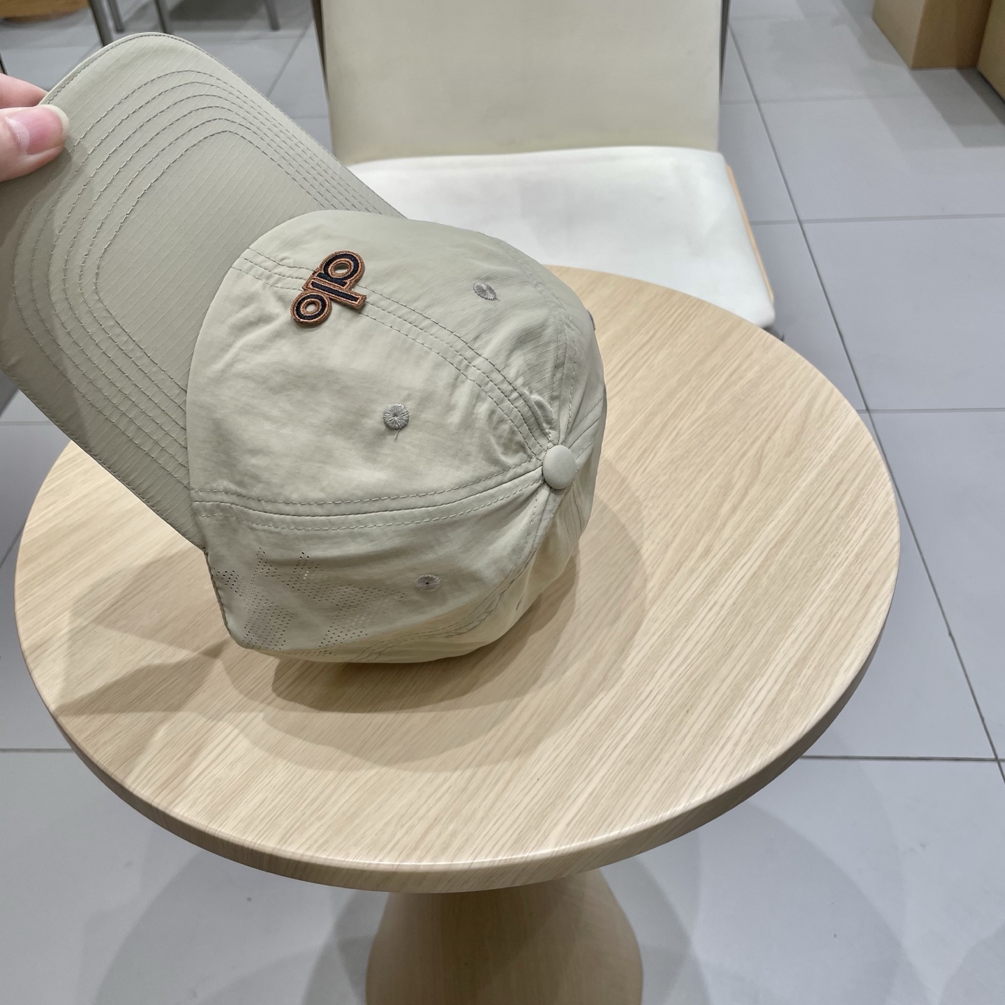  爆款🔥Alo新款棒球帽
定制超薄纯棉面料，简约时尚更透气，超火爆
现货秒发