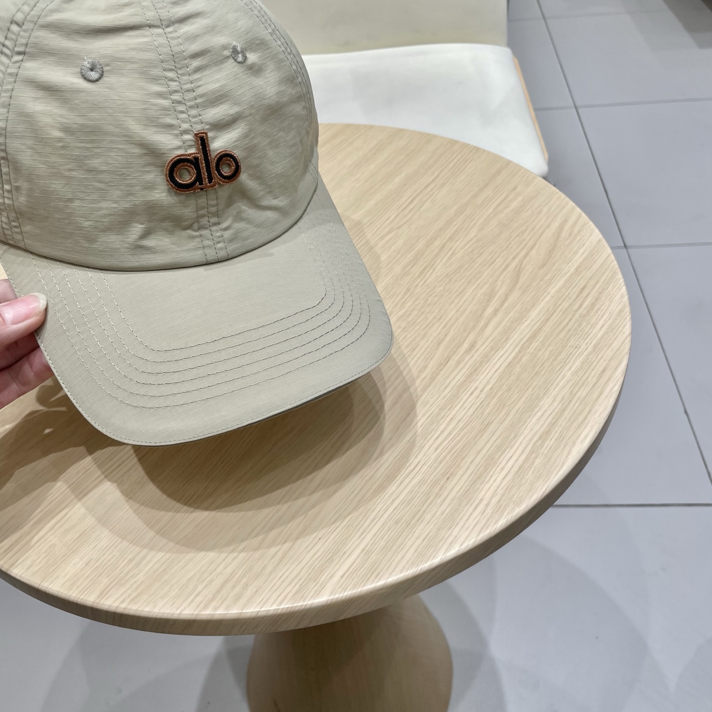  爆款🔥Alo新款棒球帽
定制超薄纯棉面料，简约时尚更透气，超火爆
现货秒发