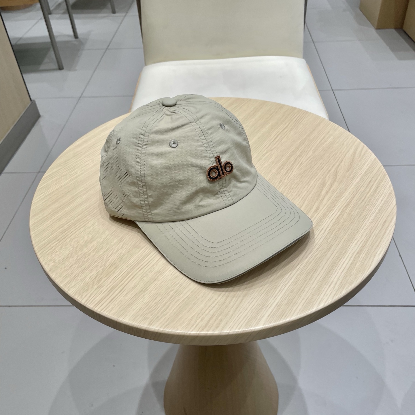  爆款🔥Alo新款棒球帽
定制超薄纯棉面料，简约时尚更透气，超火爆
现货秒发