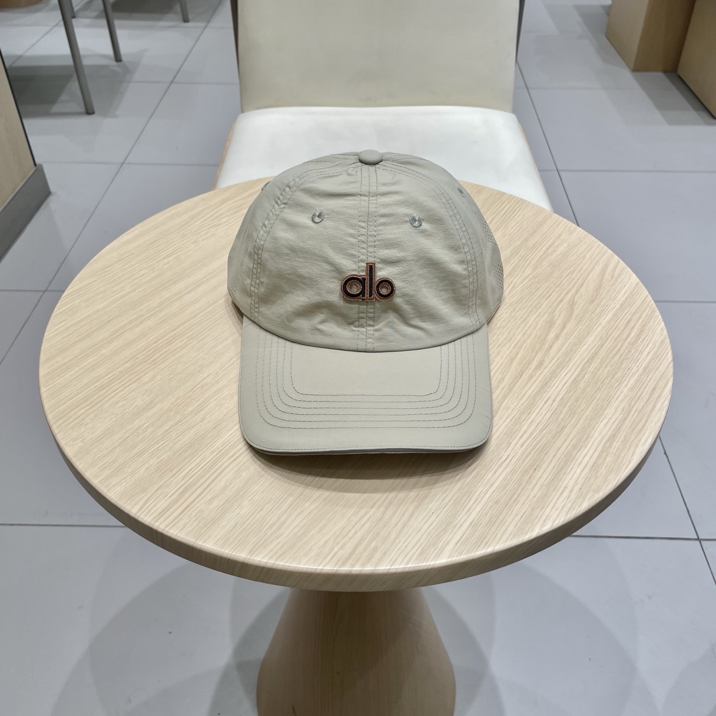  爆款🔥Alo新款棒球帽
定制超薄纯棉面料，简约时尚更透气，超火爆
现货秒发