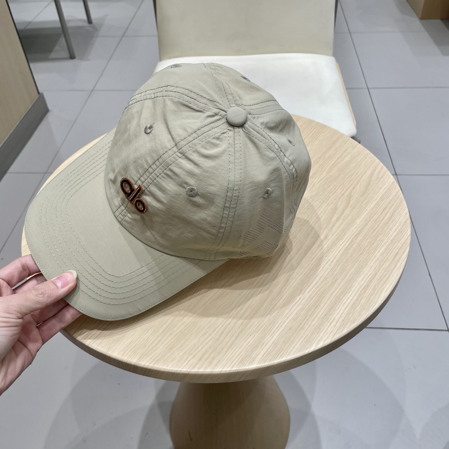  爆款🔥Alo新款棒球帽
定制超薄纯棉面料，简约时尚更透气，超火爆
现货秒发