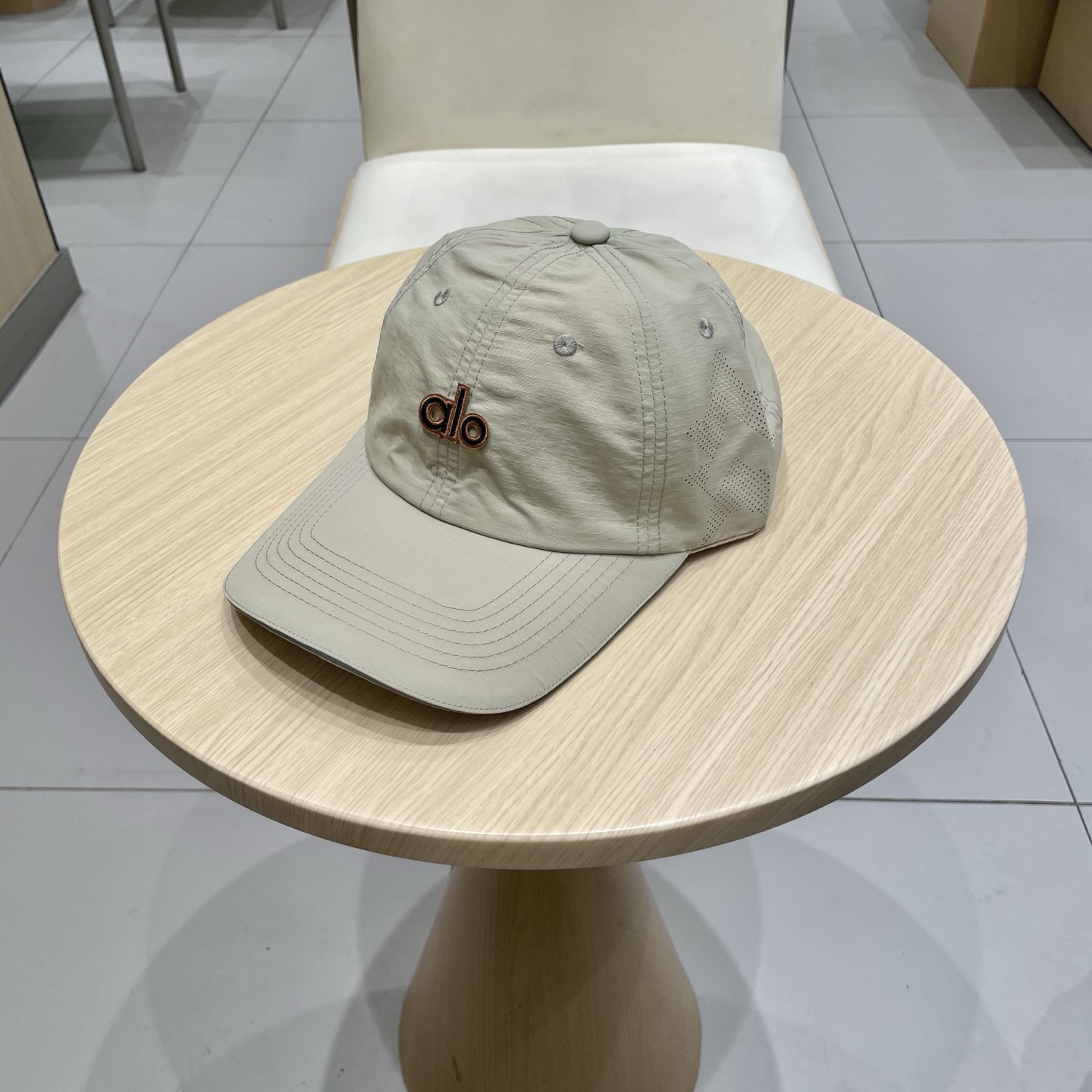  爆款🔥Alo新款棒球帽
定制超薄纯棉面料，简约时尚更透气，超火爆
现货秒发