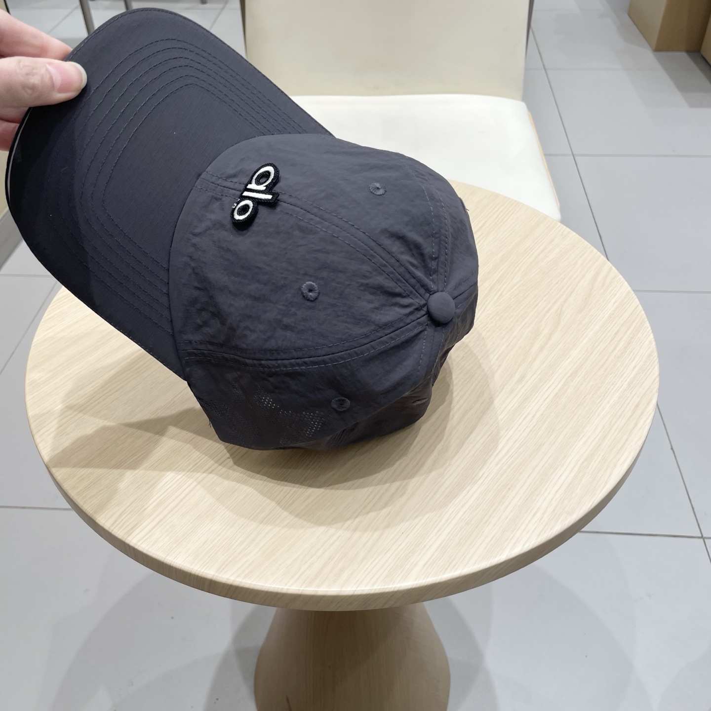  爆款🔥Alo新款棒球帽
定制超薄纯棉面料，简约时尚更透气，超火爆
现货秒发