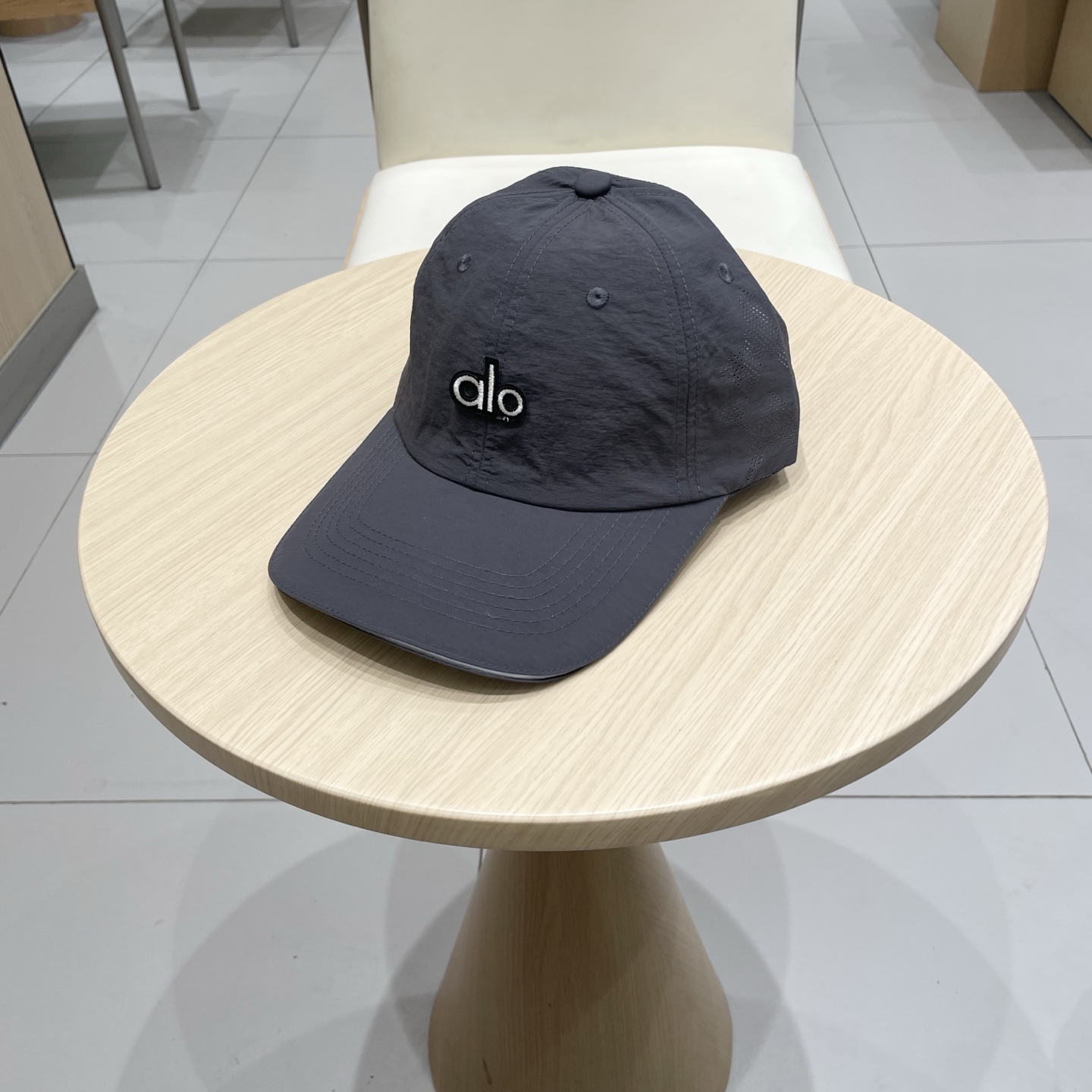  爆款🔥Alo新款棒球帽
定制超薄纯棉面料，简约时尚更透气，超火爆
现货秒发
