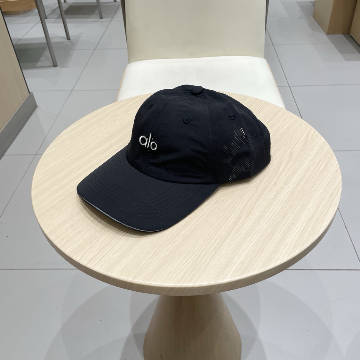  爆款🔥Alo新款棒球帽
定制超薄纯棉面料，简约时尚更透气，超火爆
现货秒发