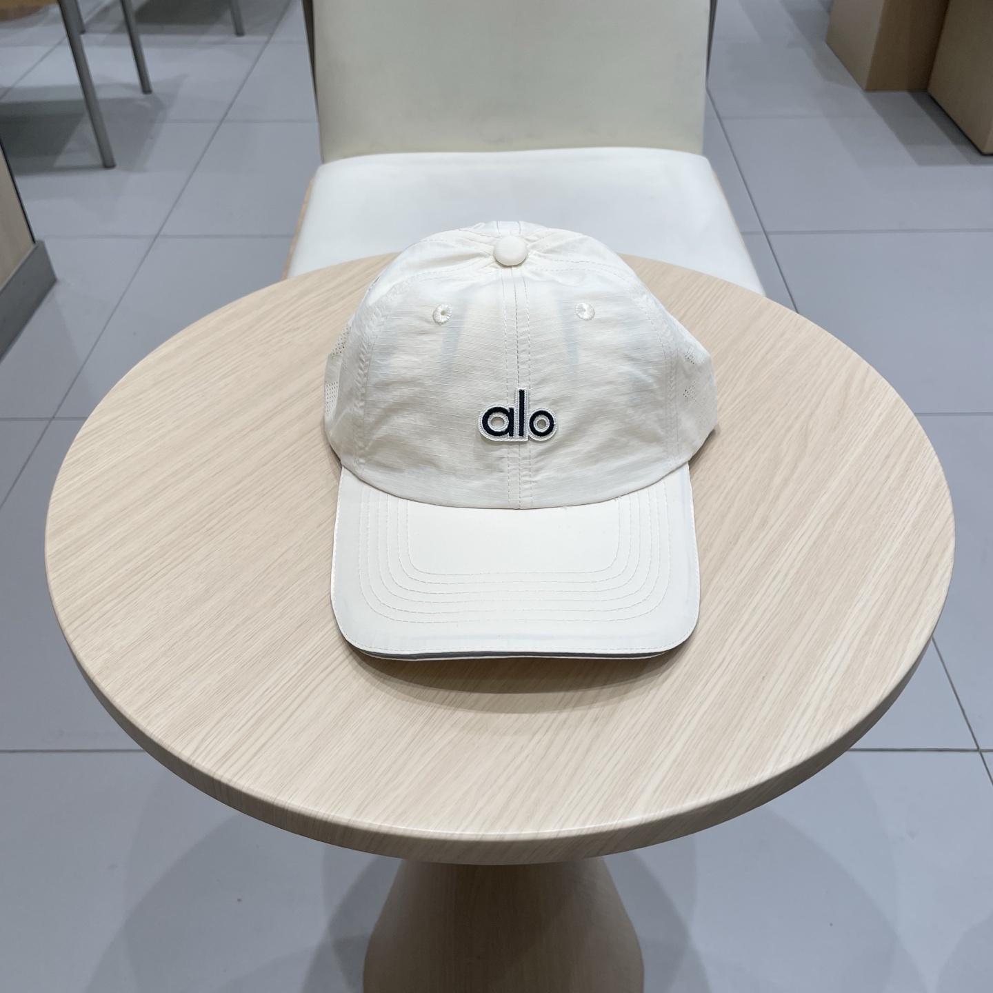  爆款🔥Alo新款棒球帽
定制超薄纯棉面料，简约时尚更透气，超火爆
现货秒发