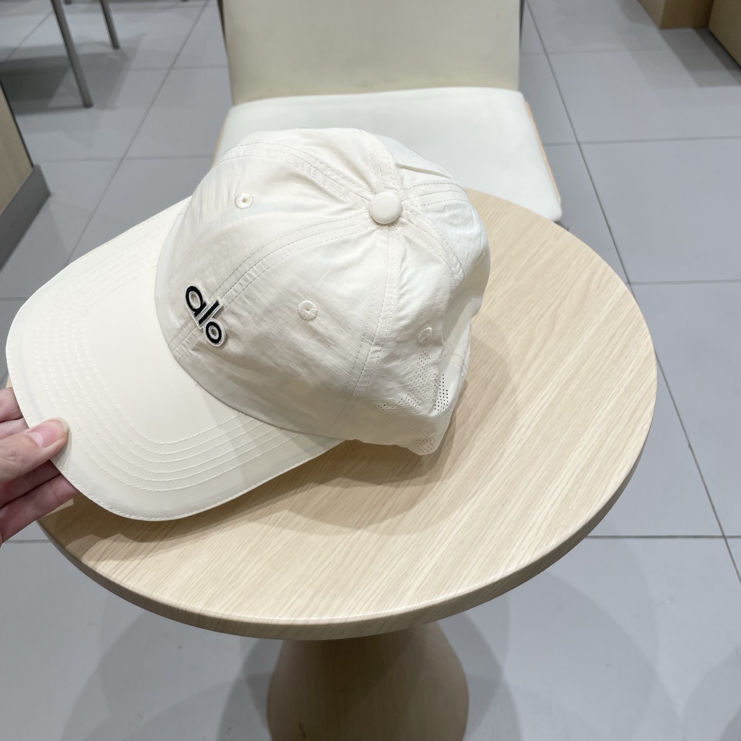  爆款🔥Alo新款棒球帽
定制超薄纯棉面料，简约时尚更透气，超火爆
现货秒发