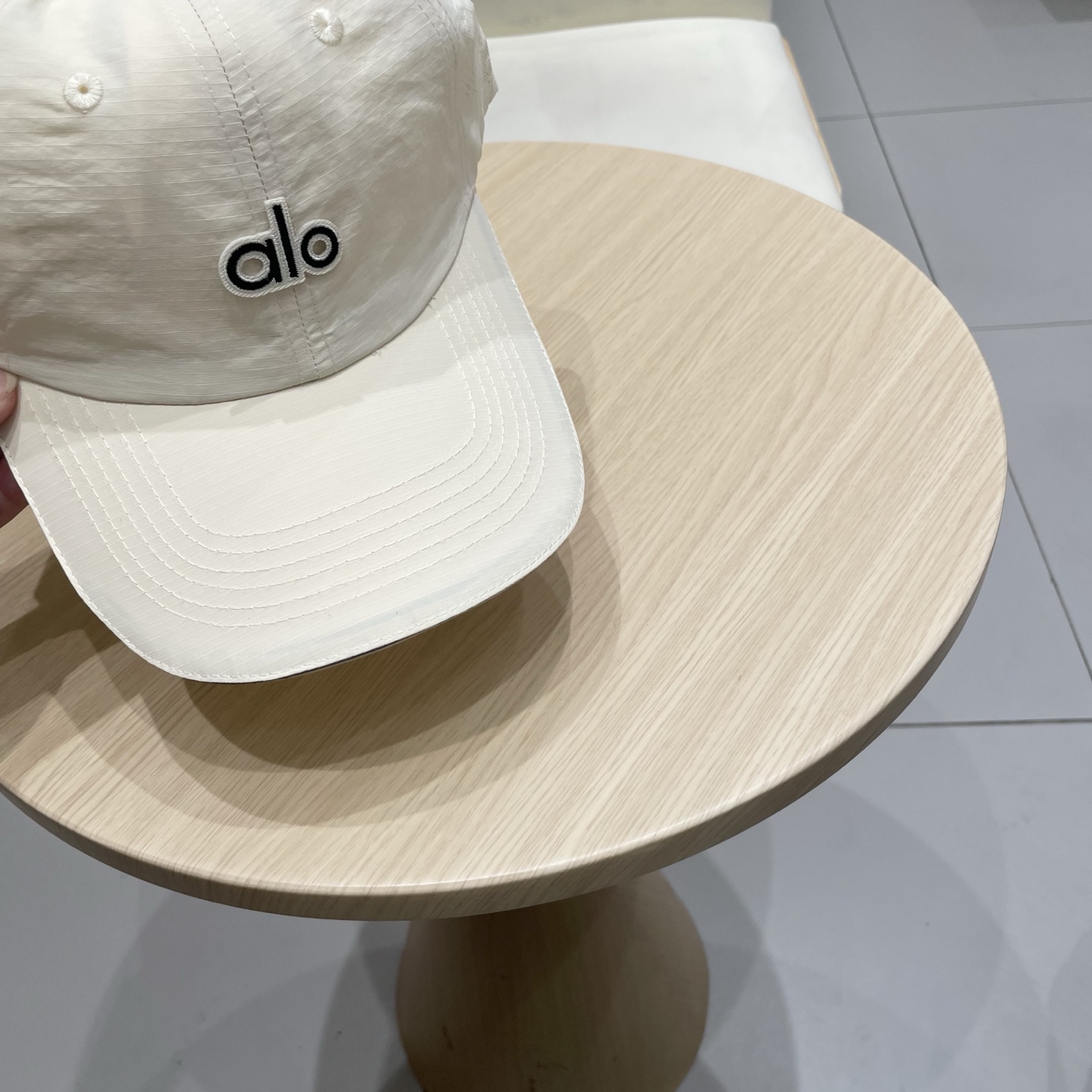  爆款🔥Alo新款棒球帽
定制超薄纯棉面料，简约时尚更透气，超火爆
现货秒发