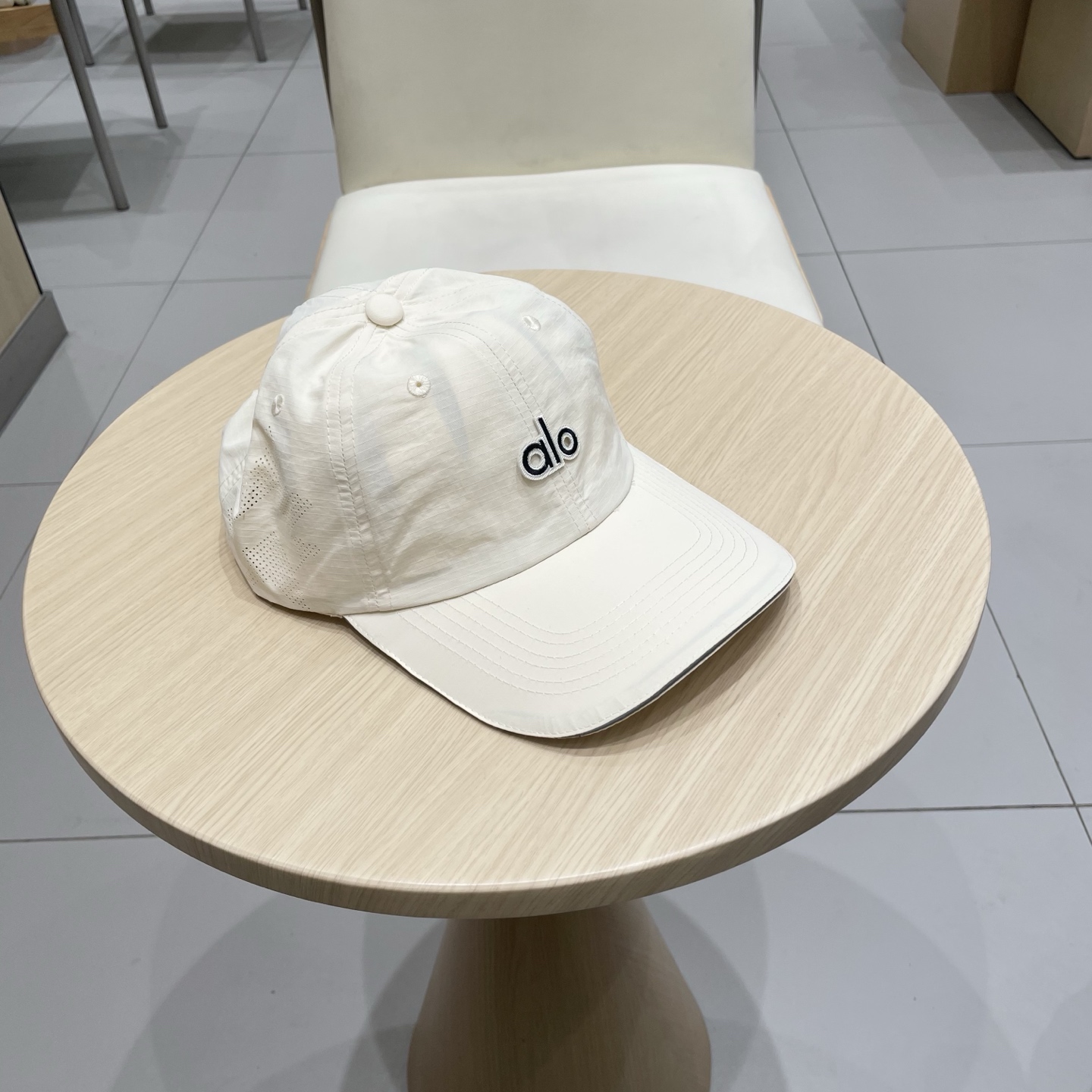  爆款🔥Alo新款棒球帽
定制超薄纯棉面料，简约时尚更透气，超火爆
现货秒发