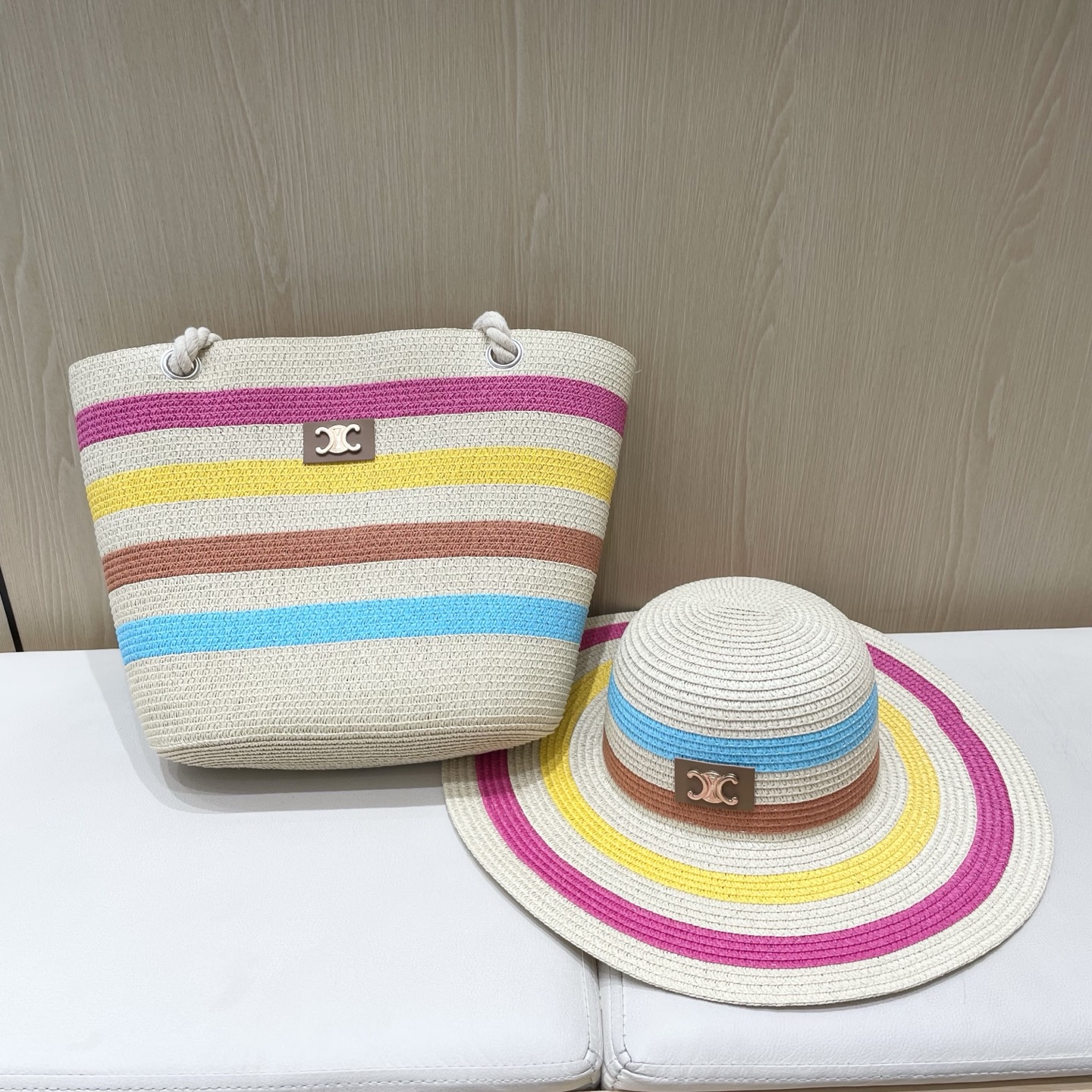 NO:226141,celine 2025 new straw hat bag two-piece set outdoor travel sun hat big brim showing face small large capacity hat straw hat fisherman hat baseball hat, hat, celine, espadrilles, hats19860909celine塞琳2025新款草帽包包两件套户外旅游遮阳帽大帽檐显脸小配大容量包帽子草帽渔夫帽棒球帽,帽子,celine,espadrilles,hats,hat
