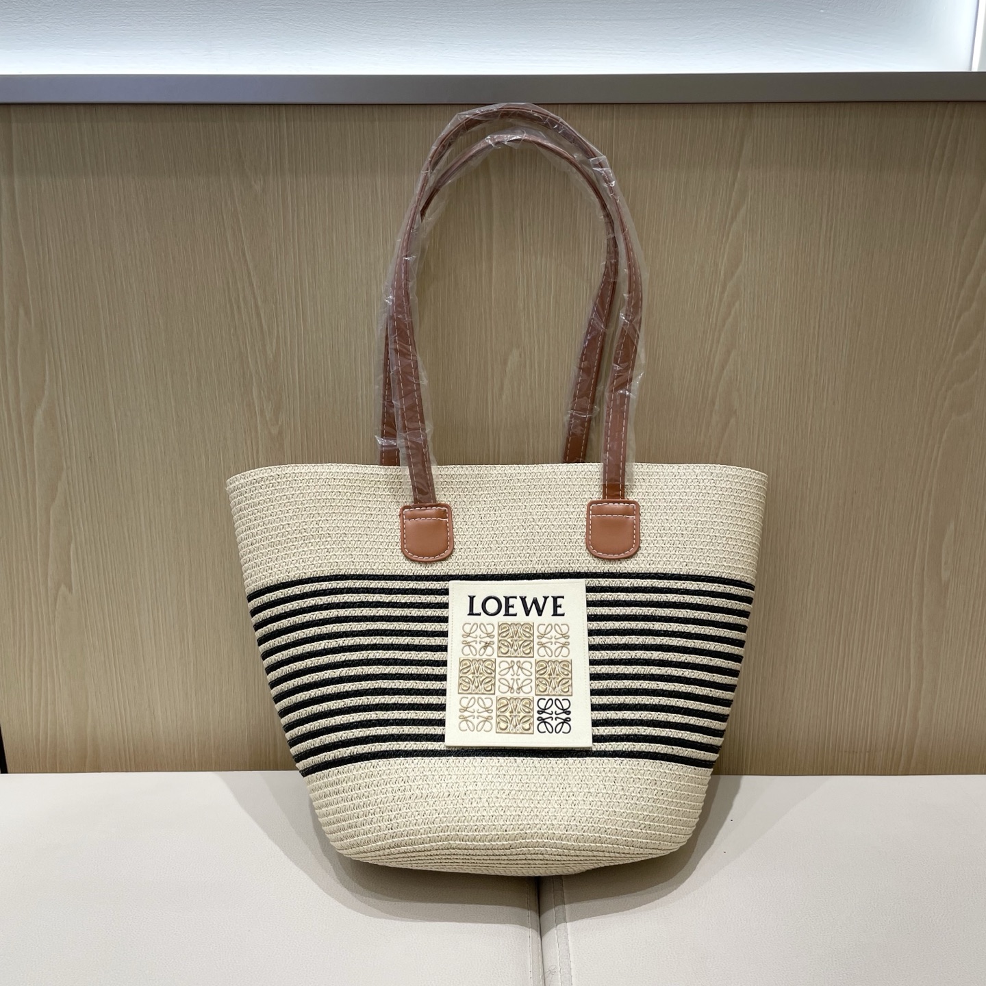 NO:226154,LO*WE new style braided bag, crossbody straw bag, essential for summer travel, cowhide straps, super versatile, limited edition 40cm upper width 23cm lower width 30cm hat straw hat fisherman hat baseball hat, hat, loewe, espadrilles, cowhide, hats19860909LO*WE 罗意威新款编包,斜挎草包,夏日旅游必备,牛皮肩带,超级百搭,限量版哦上宽40cm 下宽23cm高度30cm帽子草帽渔夫帽棒球帽,帽子,loewe,espadrilles,cowhide,hats,hat