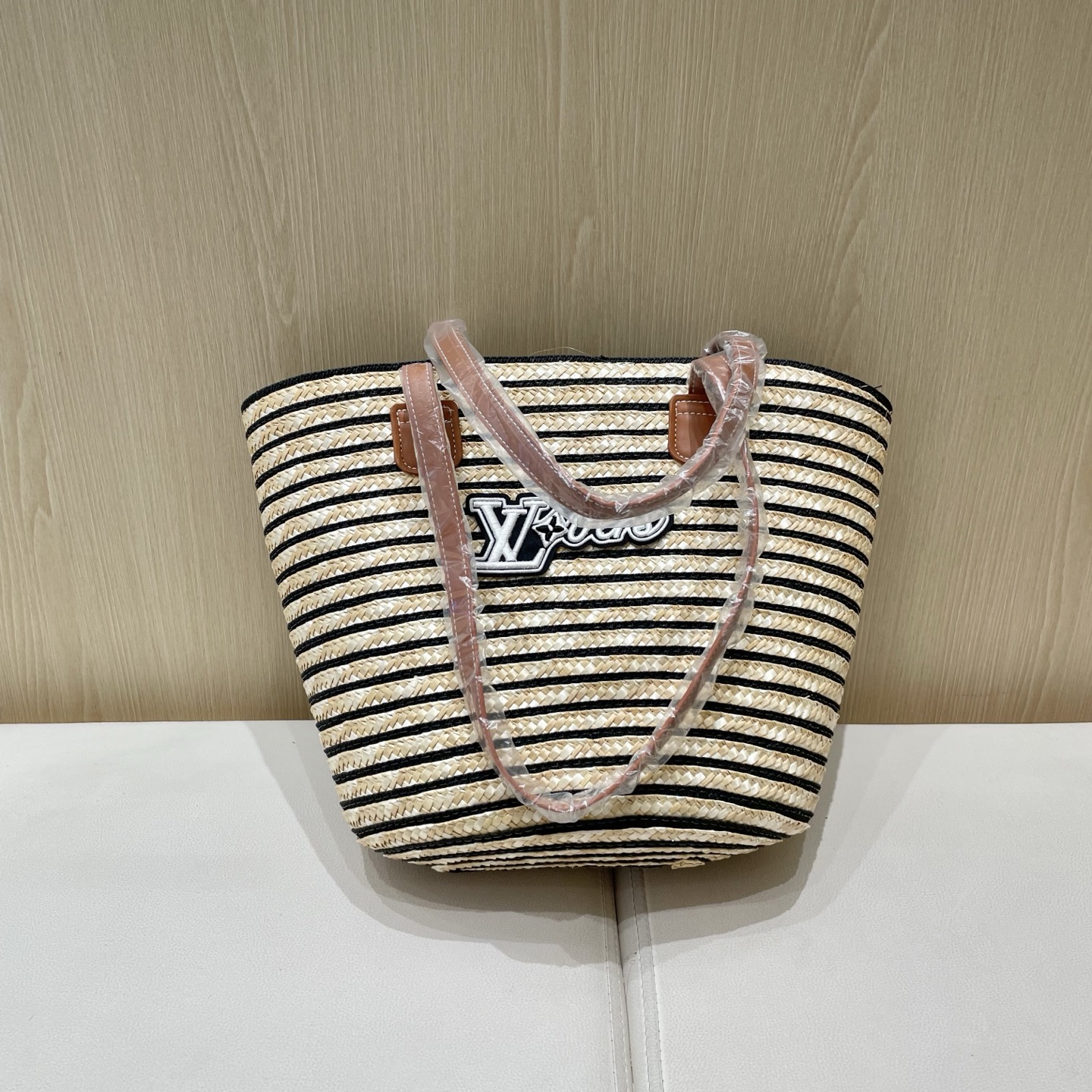 NO:226179,Louis Vuitton Baseball Cap Louis Vuitton 2025 summer new French casual wheat straw Japanese style woven bag seaside vacation style beach tote bag top width 40cm lower width 23cm height 30cm hat straw hat fisherman hat baseball cap, hat, louis vuitton, louis vuitton, espadrilles, hats19860909路易威登棒球帽 LouisVuitton 2025夏新款法式休闲麦杆草日式风格编织包海边度假风沙滩托特大包上宽40cm 下宽23cm高度30cm帽子草帽渔夫帽棒球帽,帽子,louis vuitton,louis vuitton,espadrilles,hats,hat