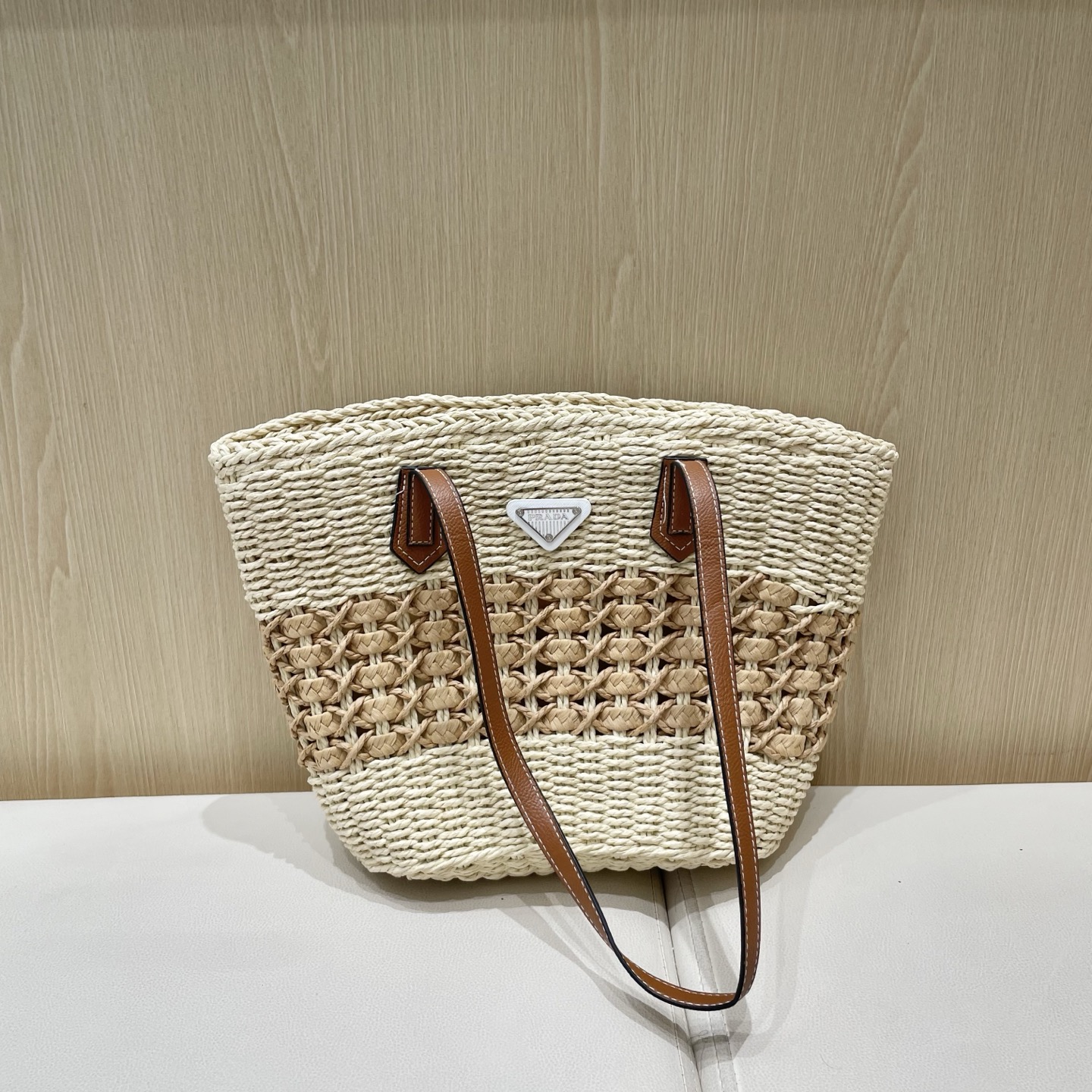 NO:226185,Prada Prada Hand-woven Straw Braided Bag 2025 New Summer Travel Tote Bag Commuter Handbag Casual One-shoulder Armpit Bag Top Width 40cm Lower Width 23cm Height 30cm Hat Straw Hat Fisherman's Hat Baseball Cap, Hats, Prada, Prada, espadrilles, espadrilles, totes, hats19860909prada普拉达手工编织草编包2025新款夏季旅游托特包通勤手提包休闲单肩腋下包上宽40cm 下宽23cm高度30cm帽子草帽渔夫帽棒球帽,帽子,prada,prada,espadrilles,espadrilles,totes,hats,hat