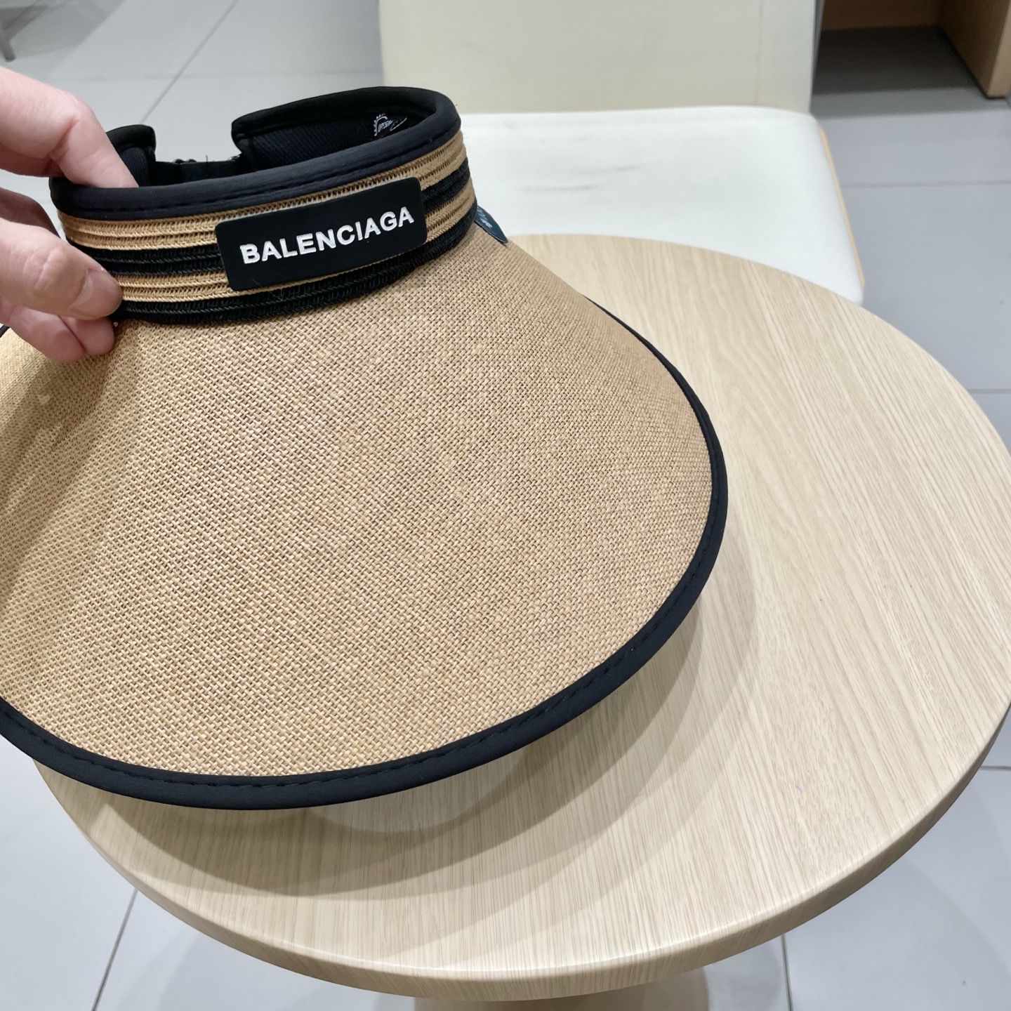   BALENCIAGA巴黎世家新款防晒帽子女款防紫外线萎形格空顶
太阳冰丝夏天骑车遮阳帽