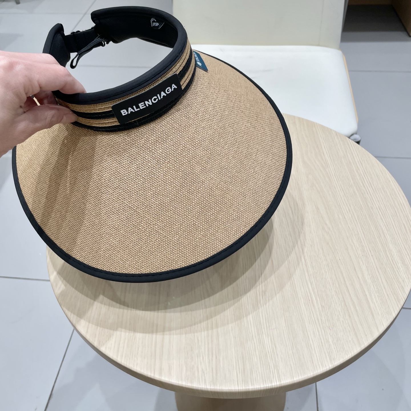   BALENCIAGA巴黎世家新款防晒帽子女款防紫外线萎形格空顶
太阳冰丝夏天骑车遮阳帽