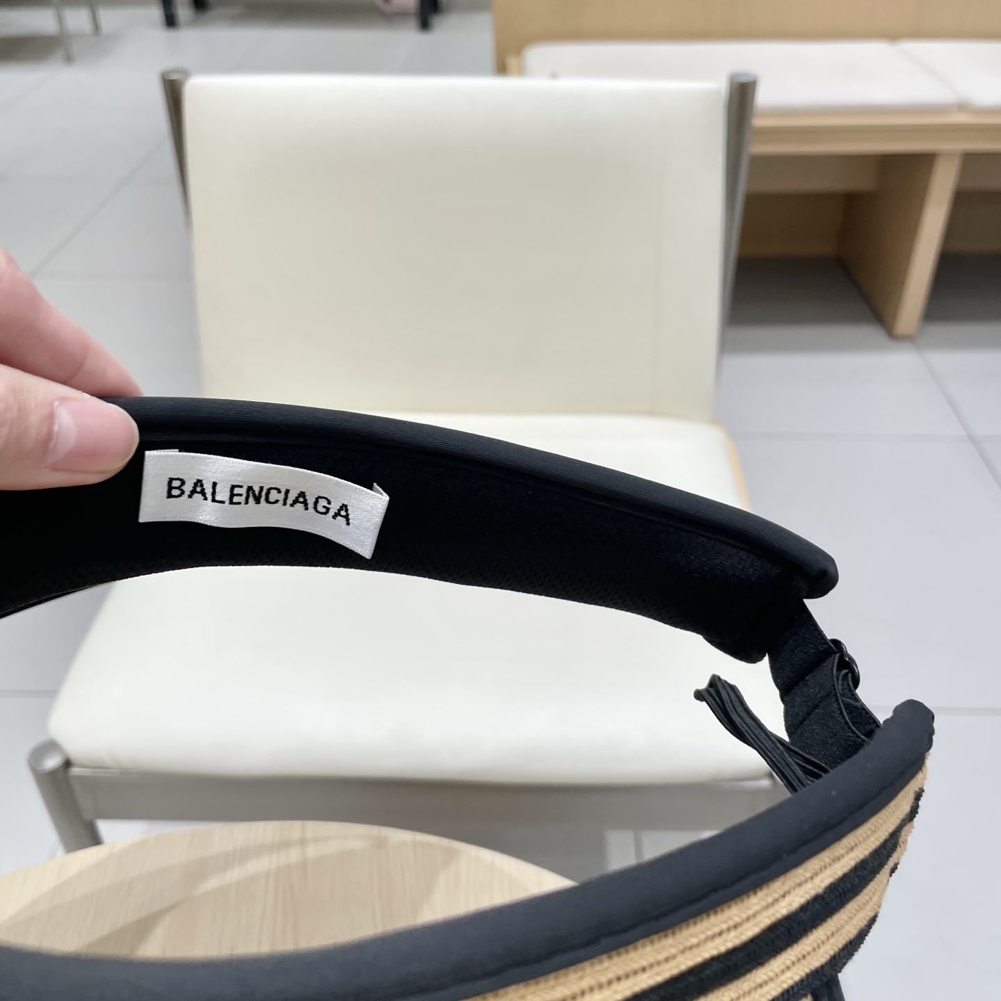   BALENCIAGA巴黎世家新款防晒帽子女款防紫外线萎形格空顶
太阳冰丝夏天骑车遮阳帽