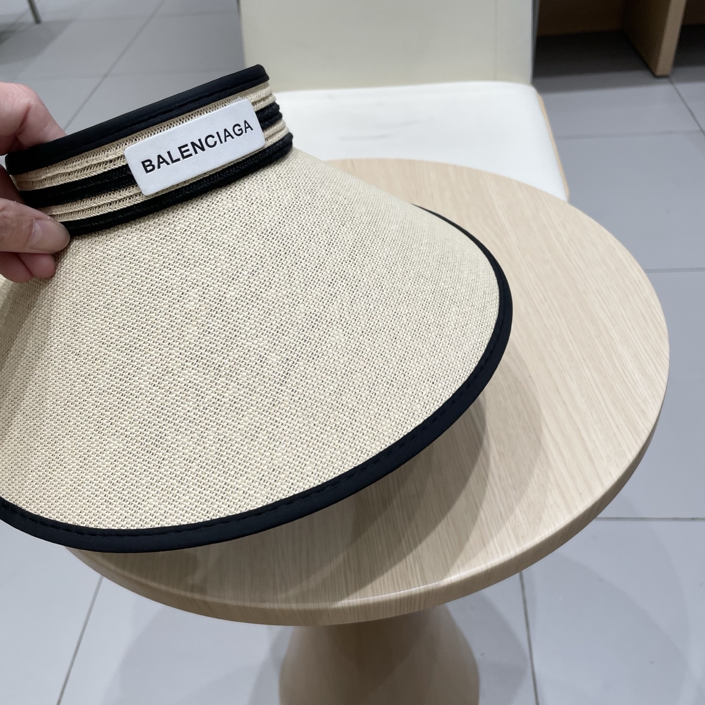   BALENCIAGA巴黎世家新款防晒帽子女款防紫外线萎形格空顶
太阳冰丝夏天骑车遮阳帽