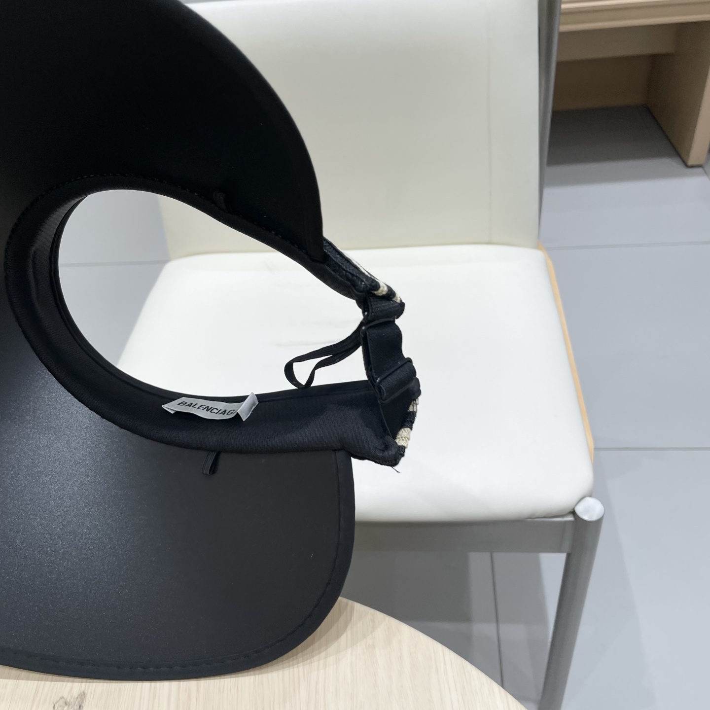   BALENCIAGA巴黎世家新款防晒帽子女款防紫外线萎形格空顶
太阳冰丝夏天骑车遮阳帽