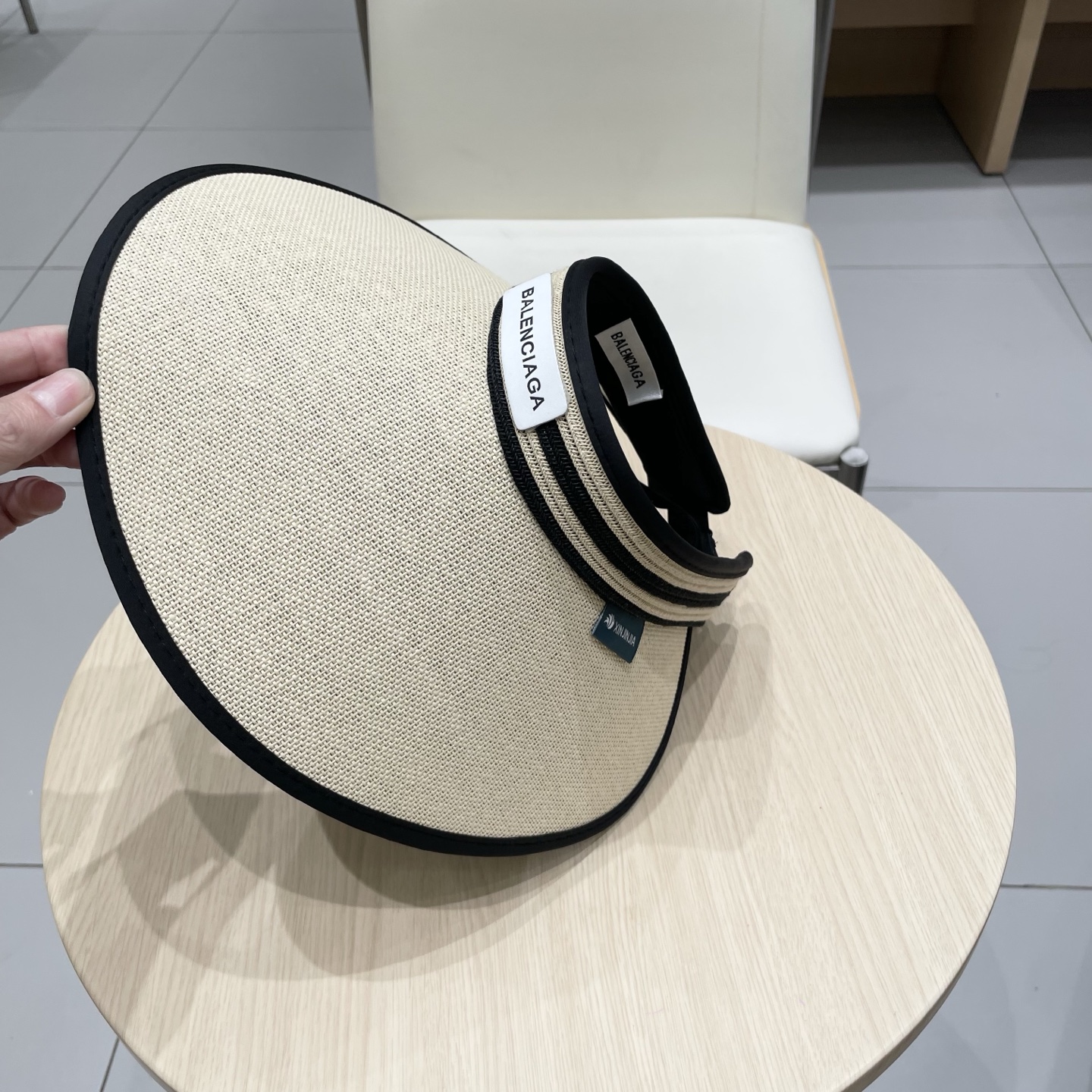   BALENCIAGA巴黎世家新款防晒帽子女款防紫外线萎形格空顶
太阳冰丝夏天骑车遮阳帽