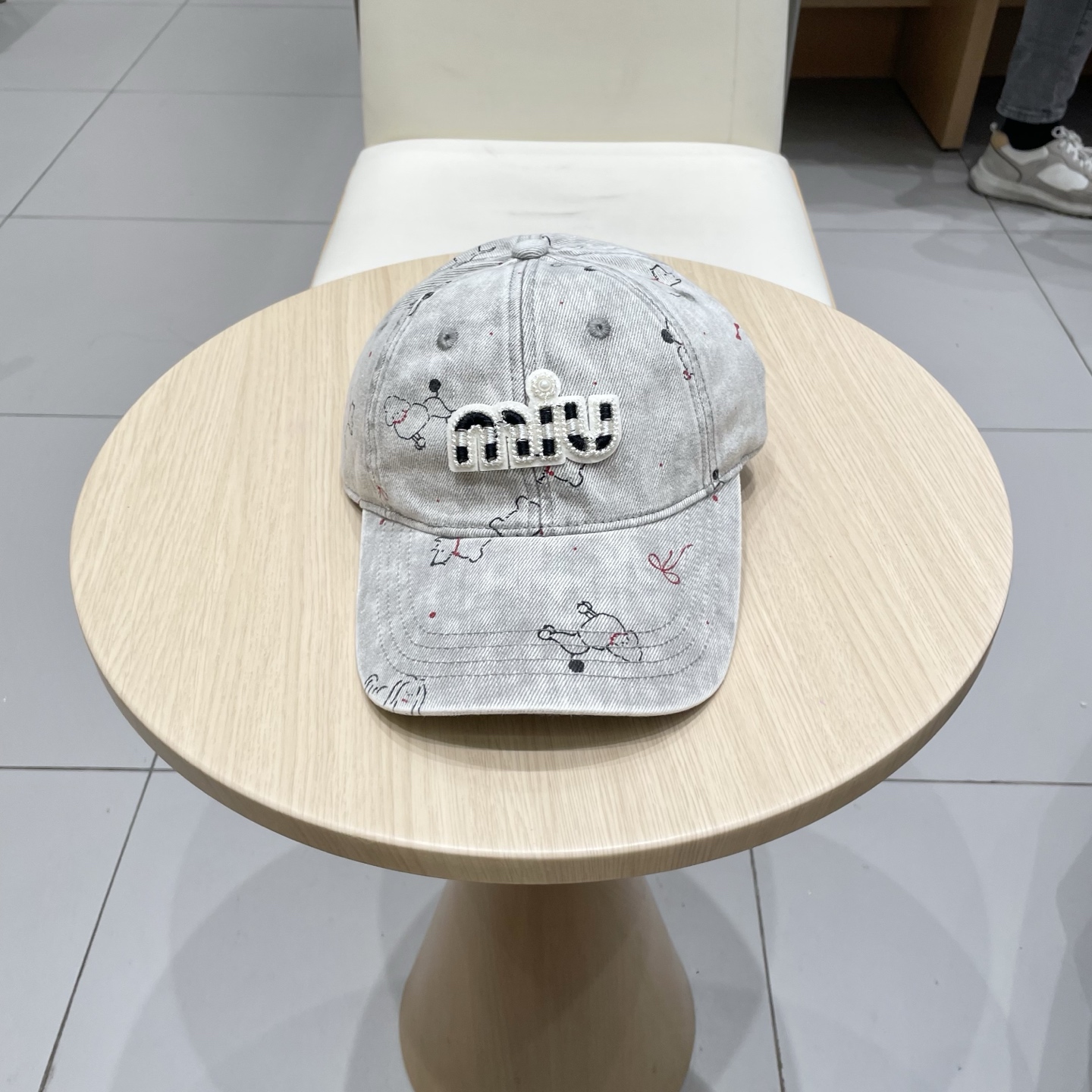 NO:359322,Miumiu Miu counter canvas baseball cap, one to one open mold customization, head circumference of 57cm for men and women. Miumiu new baseball cap is very popular now, and it feels very street-like!  Trendy and versatile, Little Red Book Planting Grass, Poison Get your boyfriend, cool hat together, straw hat fisherman hat baseball hat, hat, miumiu, espadrilles, hatsmiumiu缪缪专柜帆布棒球帽 一比一开模定制,头围57cm男女通用 miumiu新款棒球帽 当下爆,街头感十足！ 潮流百搭,小红书种草,毒药 Get上你们的男朋友,一起cool帽子草帽渔夫帽棒球帽,帽子,miumiu,espadrilles,hats,hat