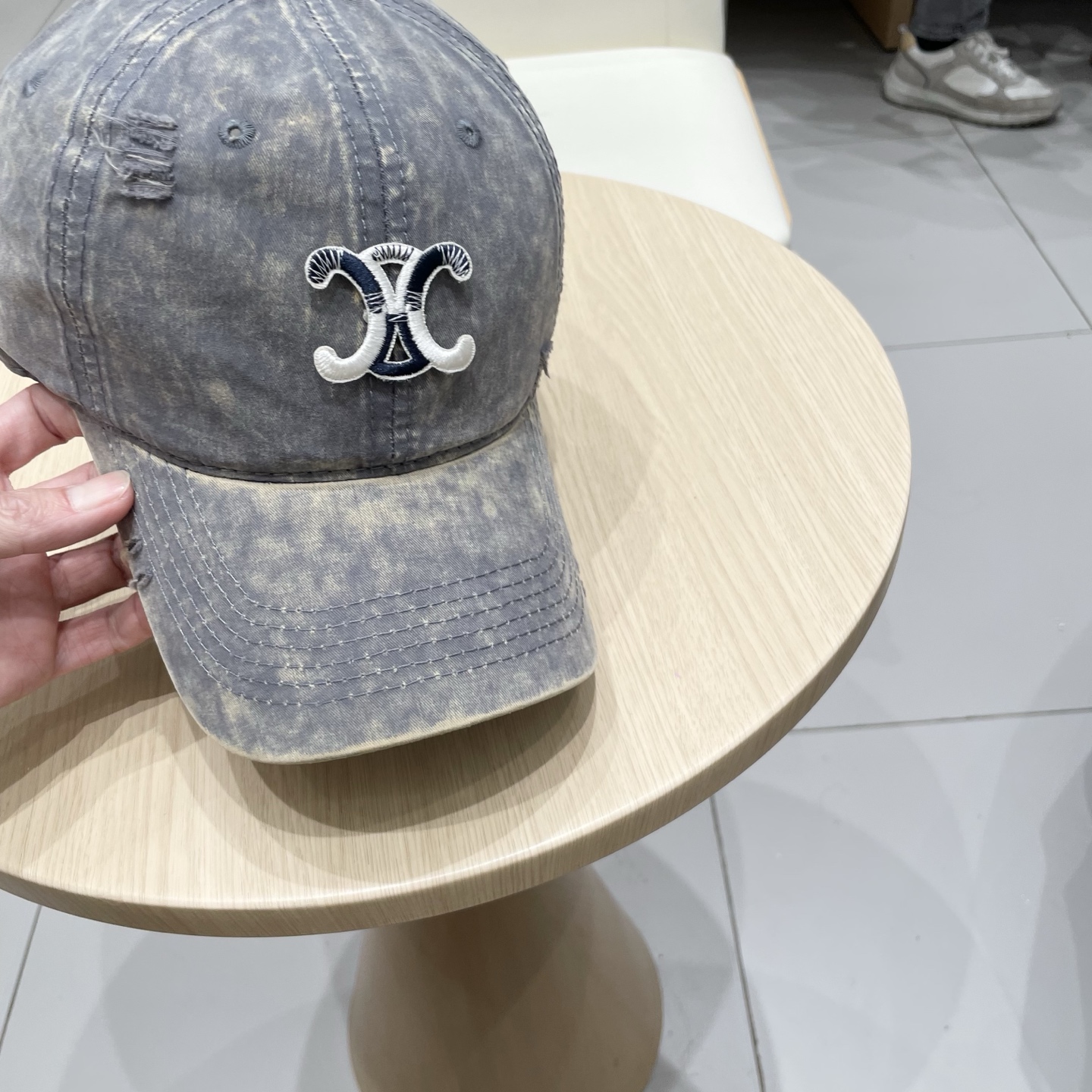 CELINE 塞琳 新款 🆕 棒球帽 🧢 原单棒球帽 🧢原版1.1复刻 面料轻盈透气。 💥完美版型，原厂