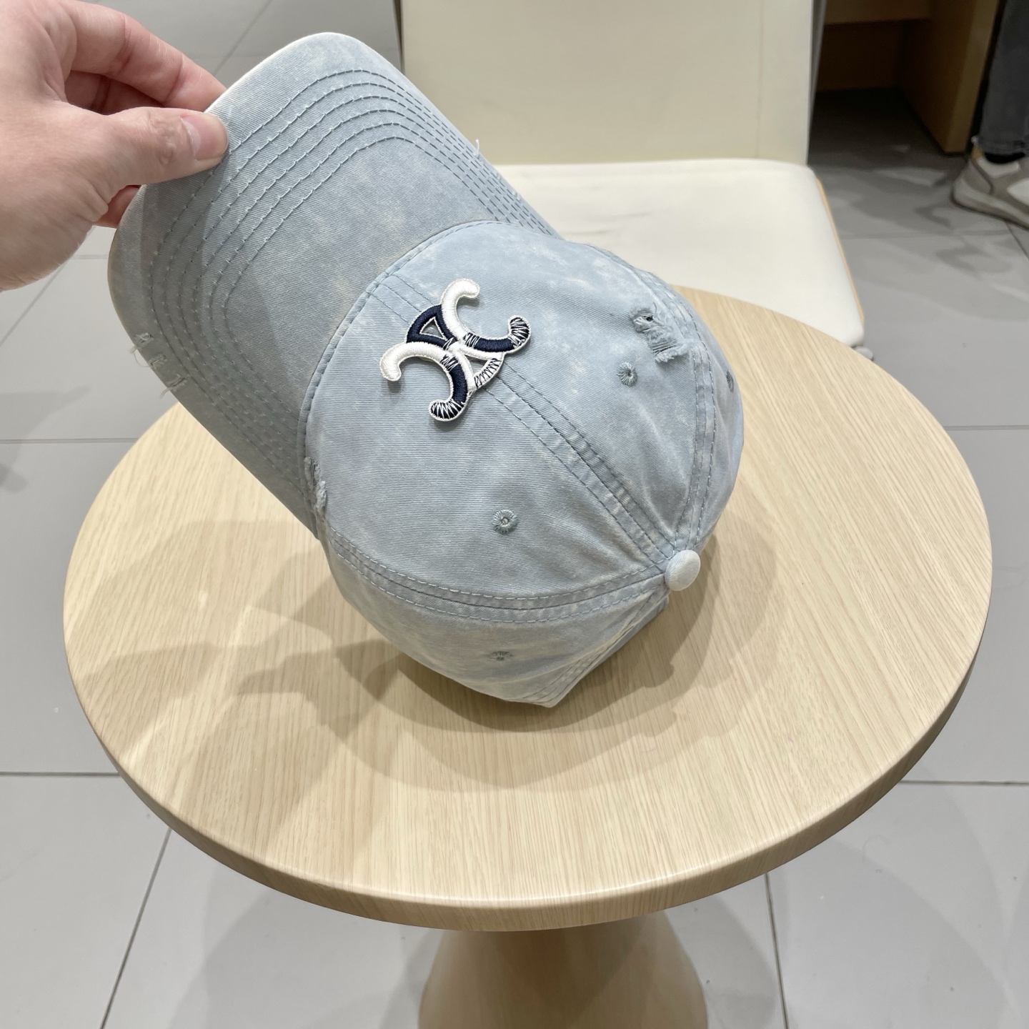 CELINE 塞琳 新款 🆕 棒球帽 🧢 原单棒球帽 🧢原版1.1复刻 面料轻盈透气。 💥完美版型，原厂