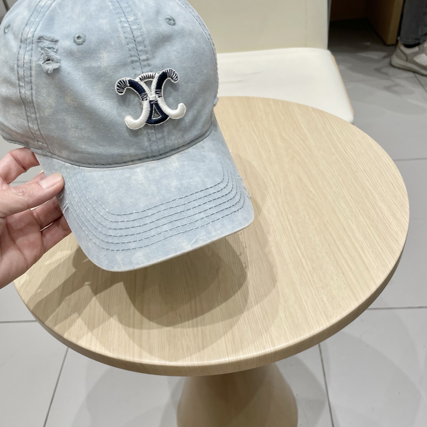 CELINE 塞琳 新款 🆕 棒球帽 🧢 原单棒球帽 🧢原版1.1复刻 面料轻盈透气。 💥完美版型，原厂