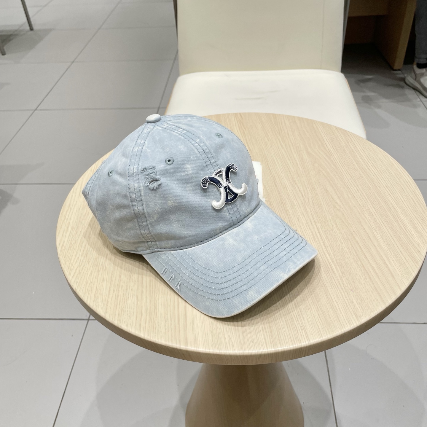 CELINE 塞琳 新款 🆕 棒球帽 🧢 原单棒球帽 🧢原版1.1复刻 面料轻盈透气。 💥完美版型，原厂