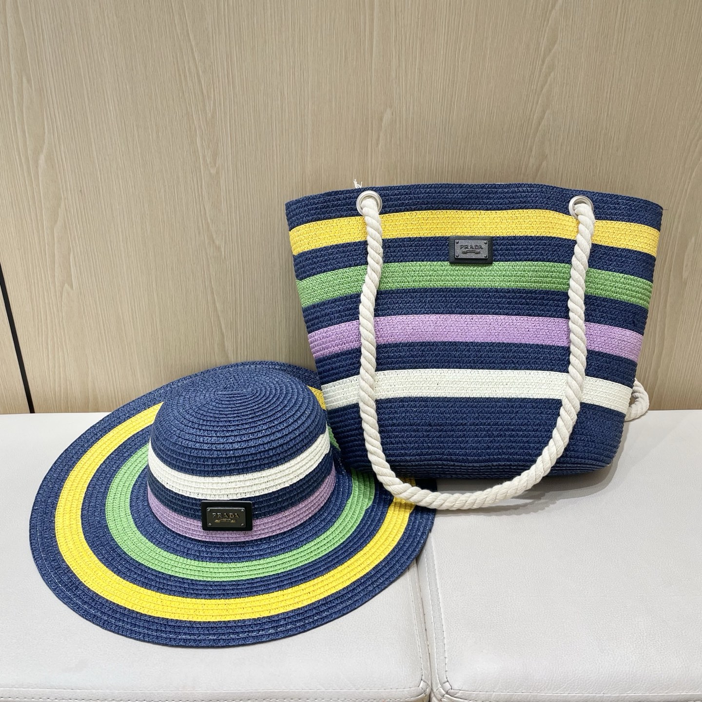 NO:230286,Prada Prada two-piece set summer large brimmed striped straw hat and straw woven bag set outdoor breathable sun jazz hat hat straw hat fisherman hat baseball hat, hat, prada, prada, espadrilles, espadrilles, hats19860909prada普拉达二件套夏季大檐条纹草帽和草编包包套装户外透气遮阳爵士帽帽子草帽渔夫帽棒球帽,帽子,prada,prada,espadrilles,espadrilles,hats,hat