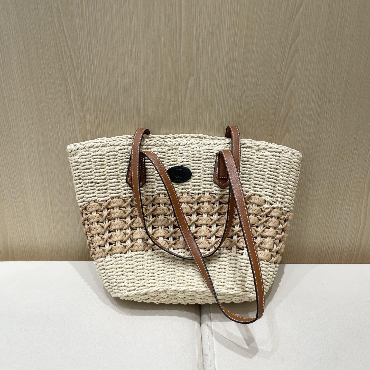 NO:230253,Gucci woven straw woven bag women's large capacity 2025 new holiday versatile single-shoulder vegetable basket handheld beach bag size top width 40X bottom width 23X 30cm hat straw hat fisherman hat baseball hat, hat, gucci, espadrilles, espadrilles, hats19860909Gucci古奇编织草编包包女大容量2025新款度假百搭单肩菜篮子手提海边沙滩包尺寸上宽40X 下宽23X 30cm帽子草帽渔夫帽棒球帽,帽子,gucci,espadrilles,espadrilles,hats,hat