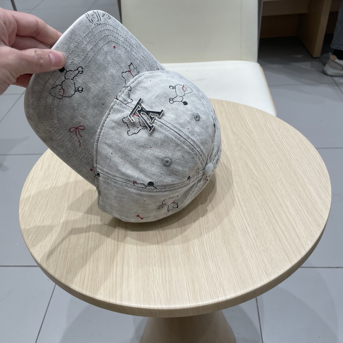 🧢路易威登棒球帽 LouisVuitton😍新款LV棒球帽，重工打造♥️高端大气，百搭款🤗男女通用！跑量