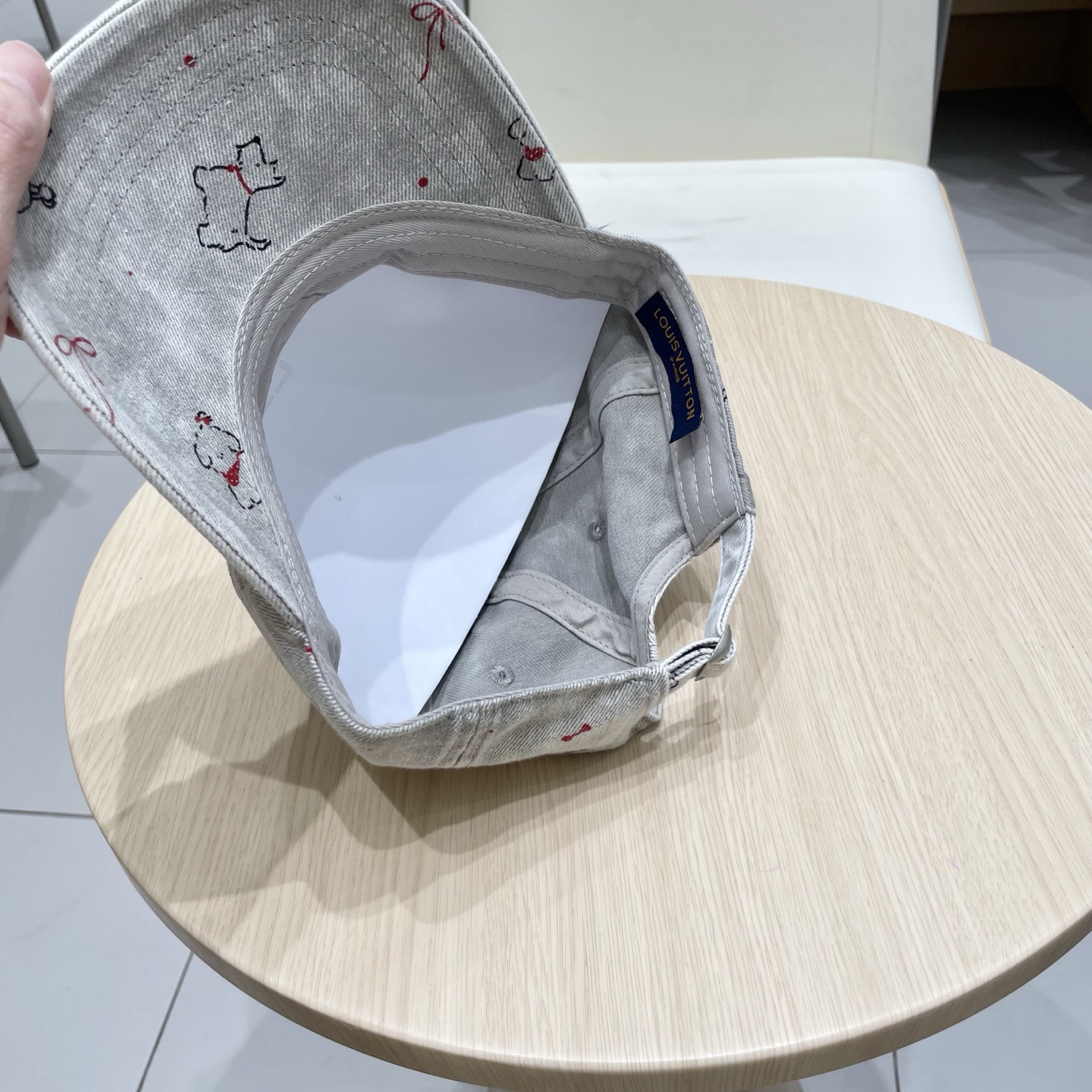 🧢路易威登棒球帽 LouisVuitton😍新款LV棒球帽，重工打造♥️高端大气，百搭款🤗男女通用！跑量