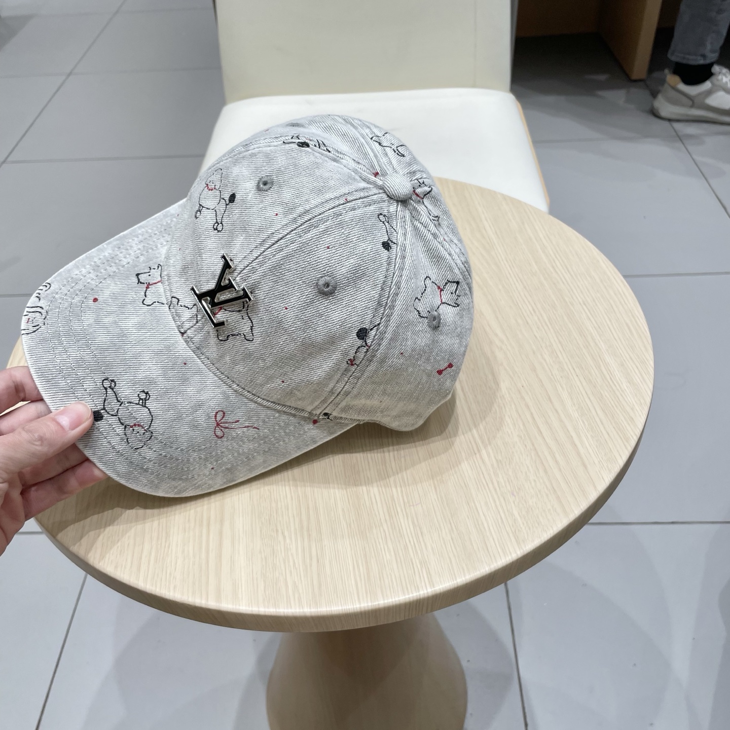 🧢路易威登棒球帽 LouisVuitton😍新款LV棒球帽，重工打造♥️高端大气，百搭款🤗男女通用！跑量