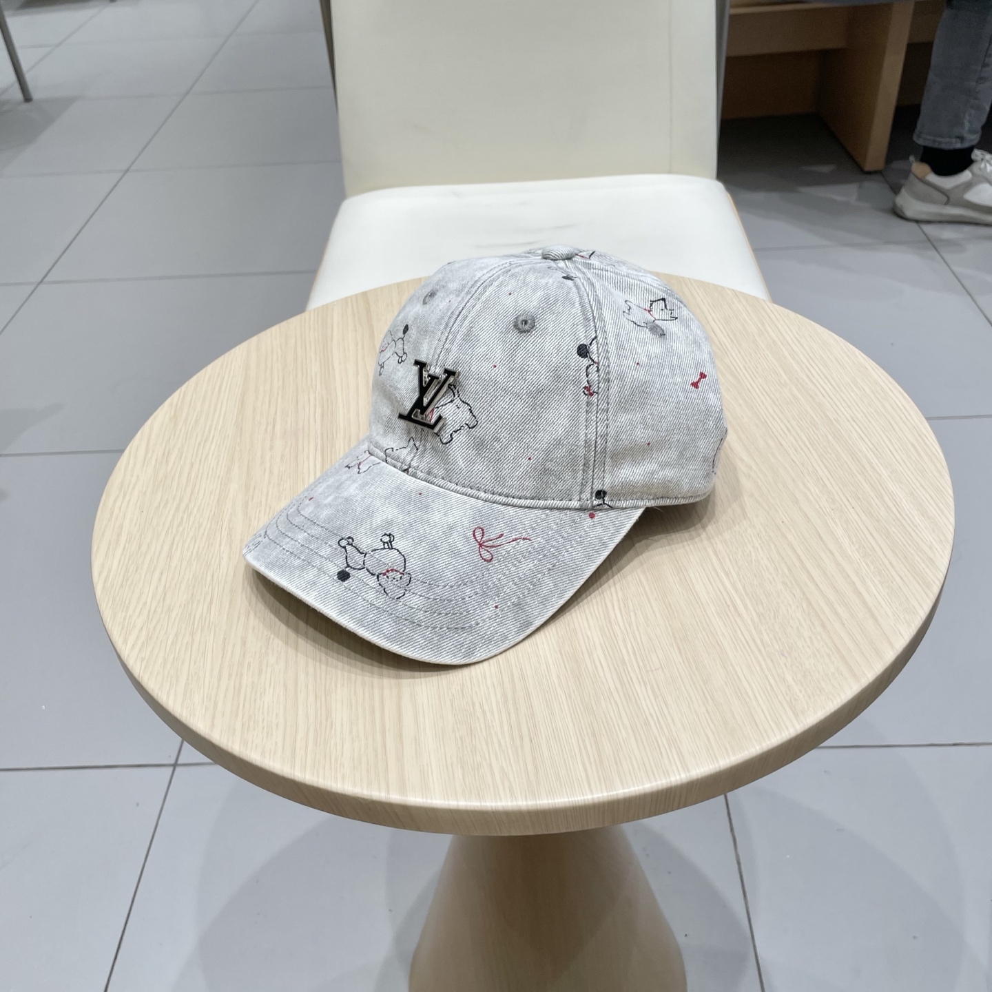 🧢路易威登棒球帽 LouisVuitton😍新款LV棒球帽，重工打造♥️高端大气，百搭款🤗男女通用！跑量