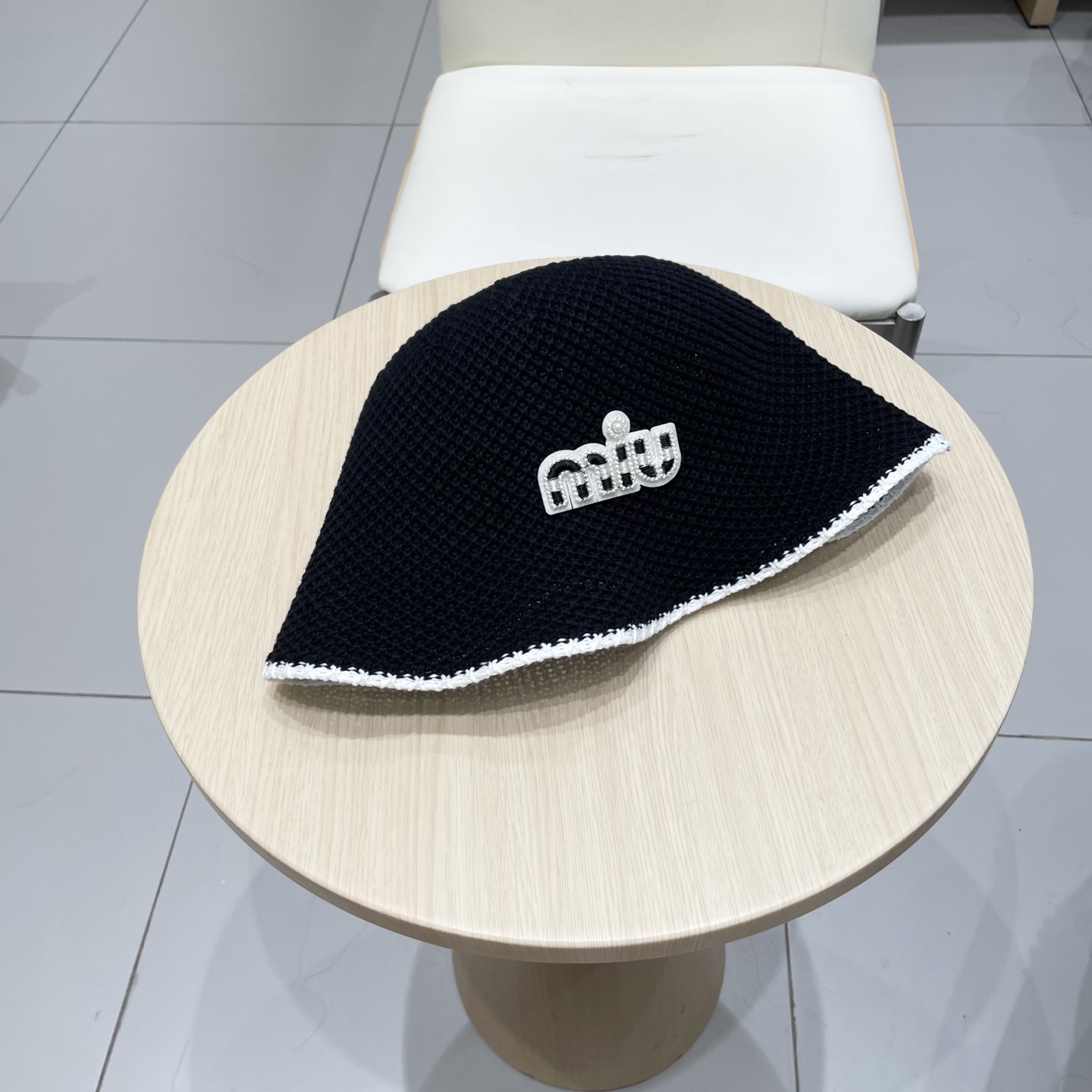 NO:350650,Miumiu Miu Spring and Summer New Black and White Knitted Fisherman Hat Basin Hat Showing Face Small Color Block Hat Cheng Xiao same hat Straw Hat Fisherman Hat Baseball Hat, Hats, Miumiu, espadrilles, hatsmiumiu缪缪春夏新款黑白编织渔夫帽盆帽显脸小拼色帽子程潇同款帽子草帽渔夫帽棒球帽,帽子,miumiu,espadrilles,hats,hat