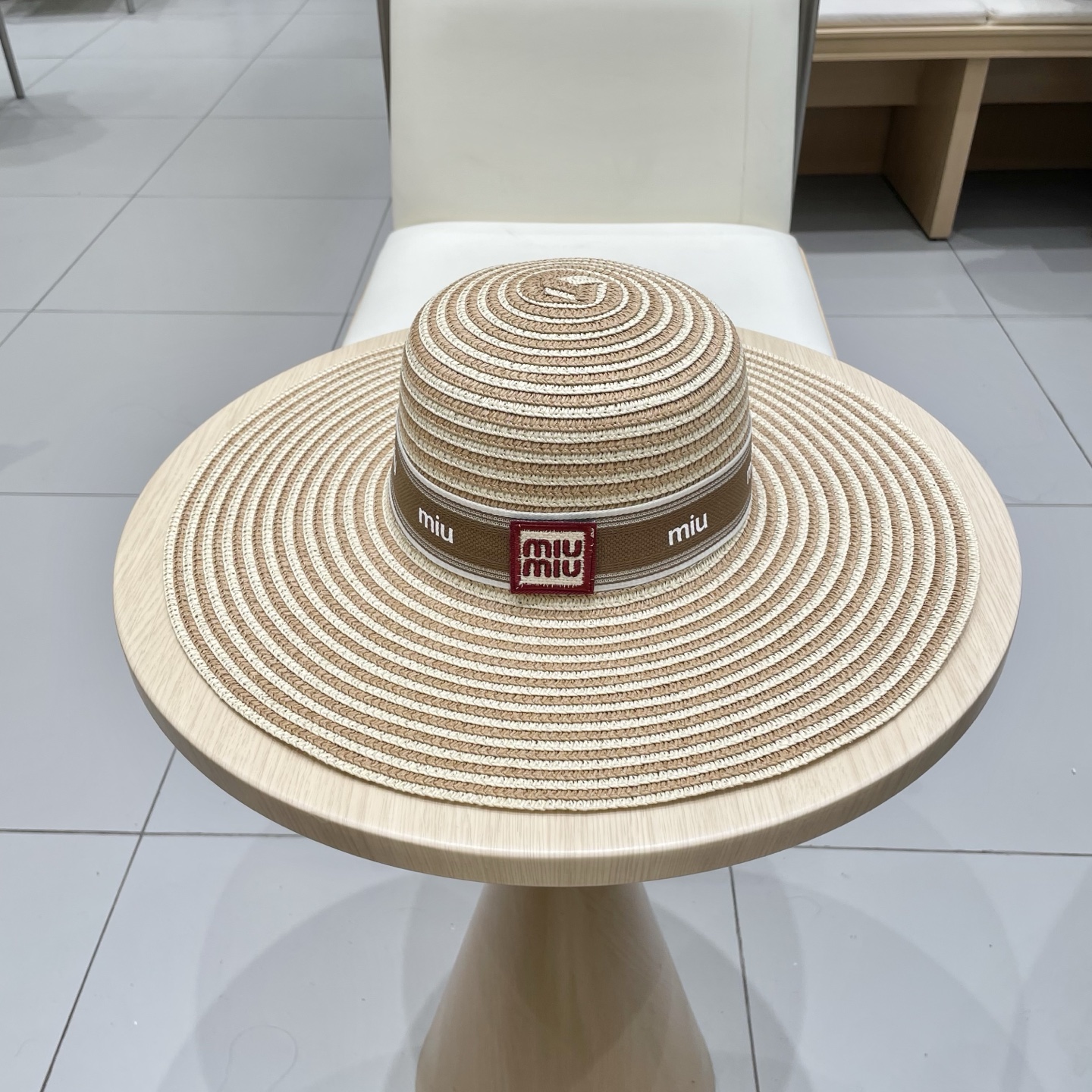 NO:350781,Miumiu new PP straw sun hat, big brim straw hat, celebrity style, head circumference 57cm hat straw hat fisherman hat baseball hat, hat, miumiu, espadrilles, hats缪缪miumiu 新款PP草遮阳帽,大帽檐草帽,名媛风,头围57cm帽子草帽渔夫帽棒球帽,帽子,miumiu,espadrilles,hats,hat