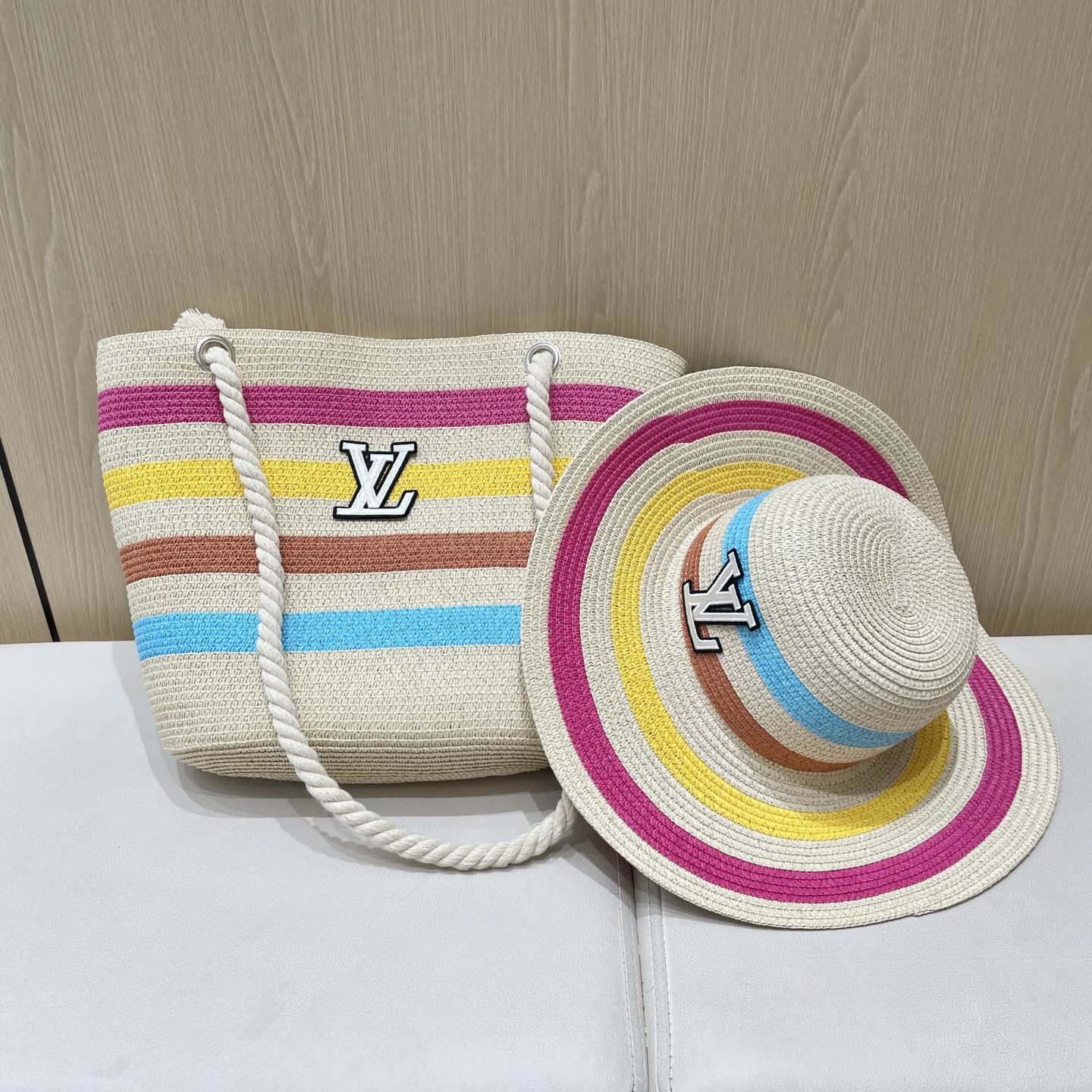 NO:230256,lv Louis Vuitton 2025 new straw hat bag two-piece set outdoor travel sun hat big brim showing face small large capacity hat straw hat fisherman hat baseball hat, hat, louis vuitton, louis vuitton, espadrilles, hats19860909lv路易威登2025新款草帽包包两件套户外旅游遮阳帽大帽檐显脸小配大容量包帽子草帽渔夫帽棒球帽,帽子,louis vuitton,louis vuitton,espadrilles,hats,hat